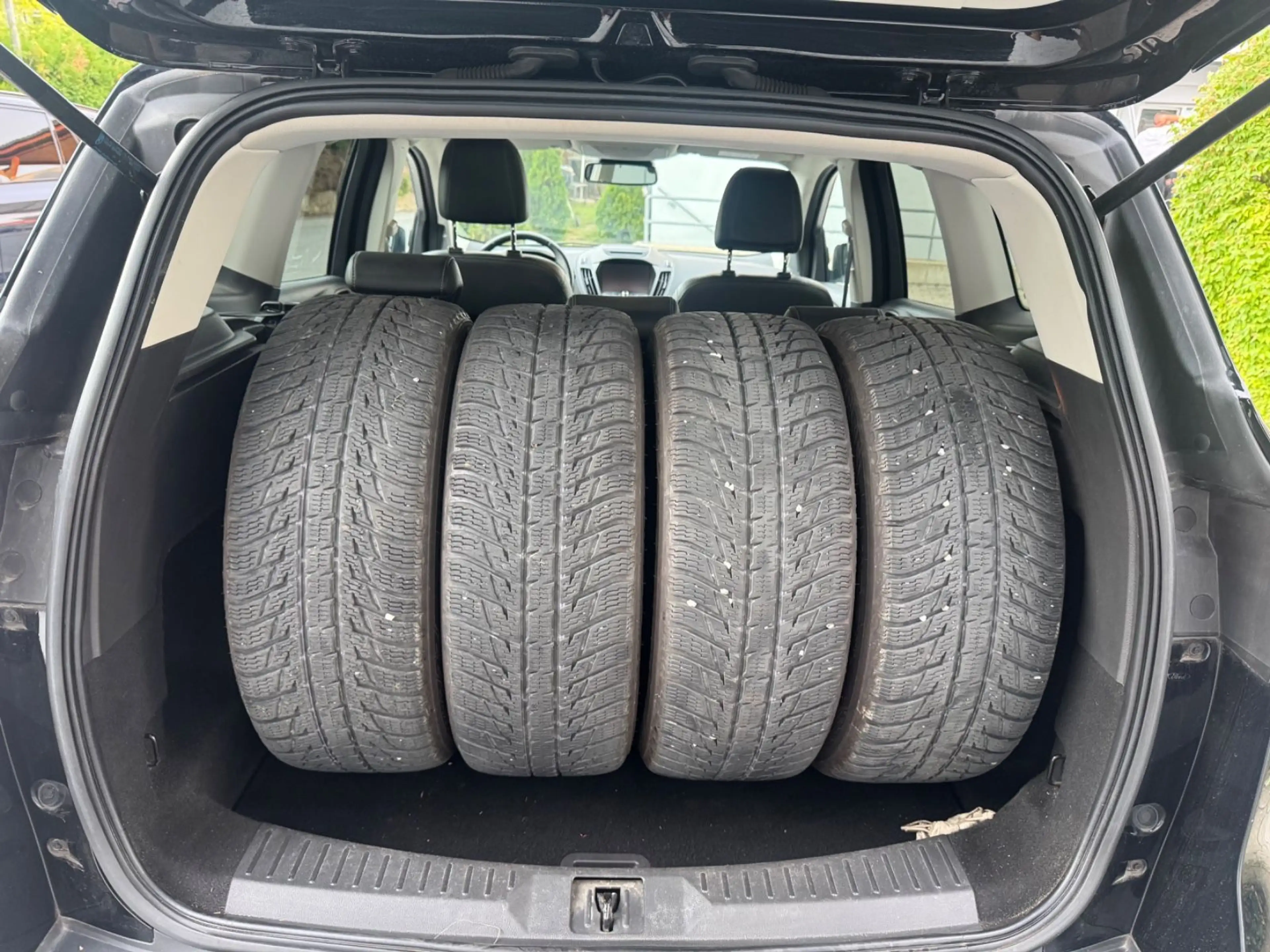 Ford Kuga Titanium 1.6 *TÜV 04/28*Navi*SHZ* — photo 5
