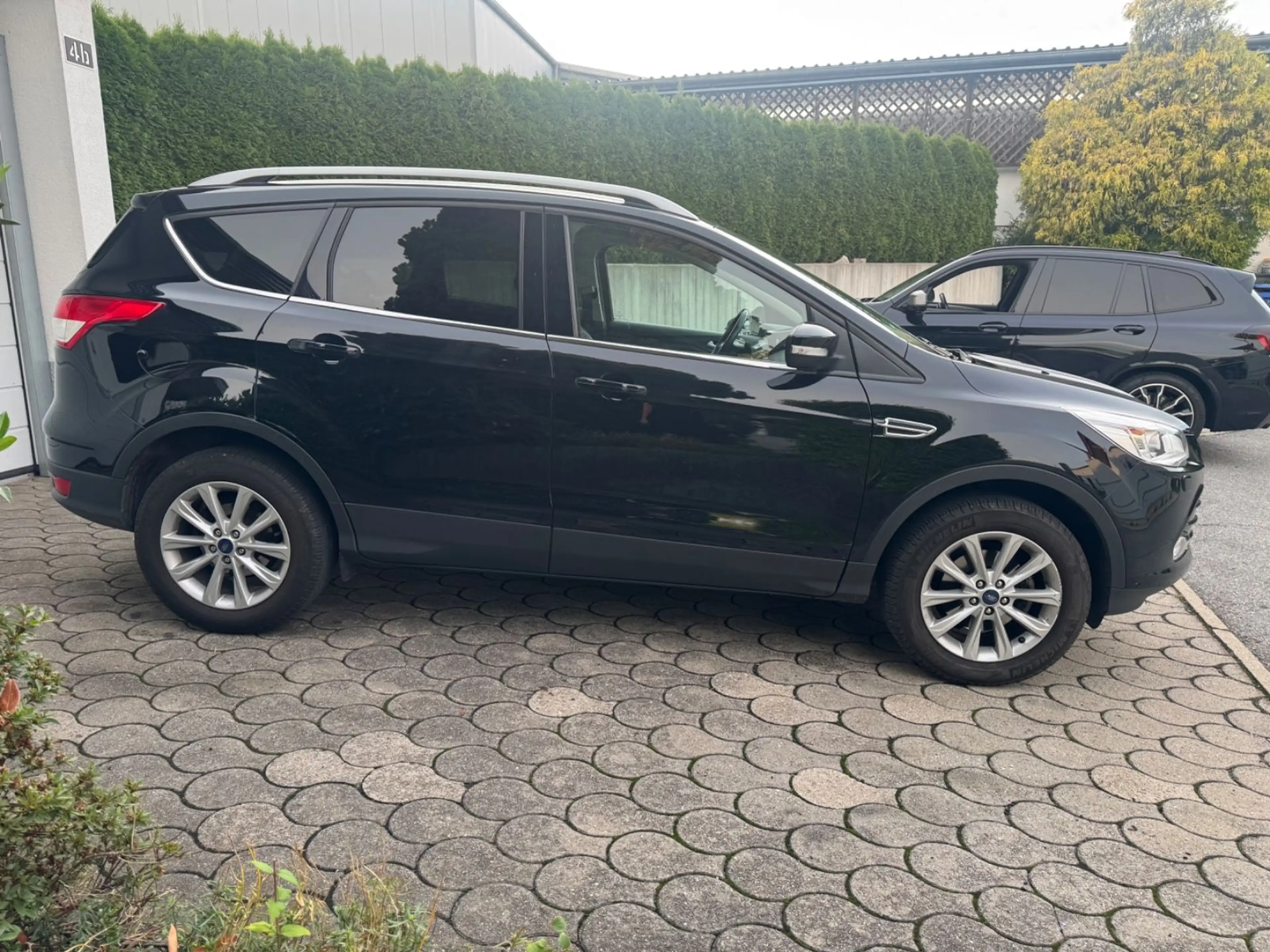 Ford Kuga Titanium 1.6 *TÜV 04/28*Navi*SHZ* — photo 7