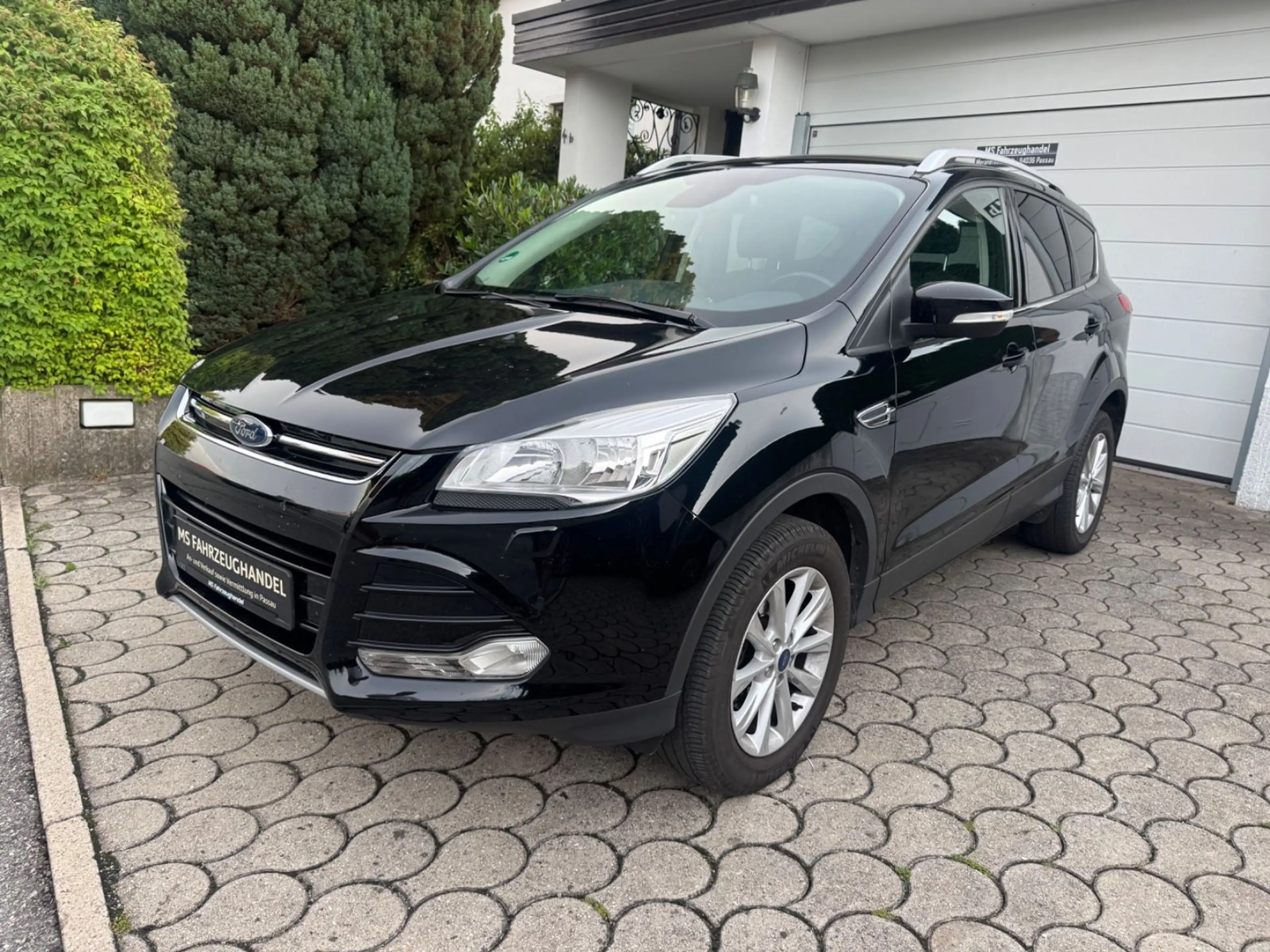 Ford Kuga Titanium 1.6 *TÜV 04/28*Navi*SHZ*