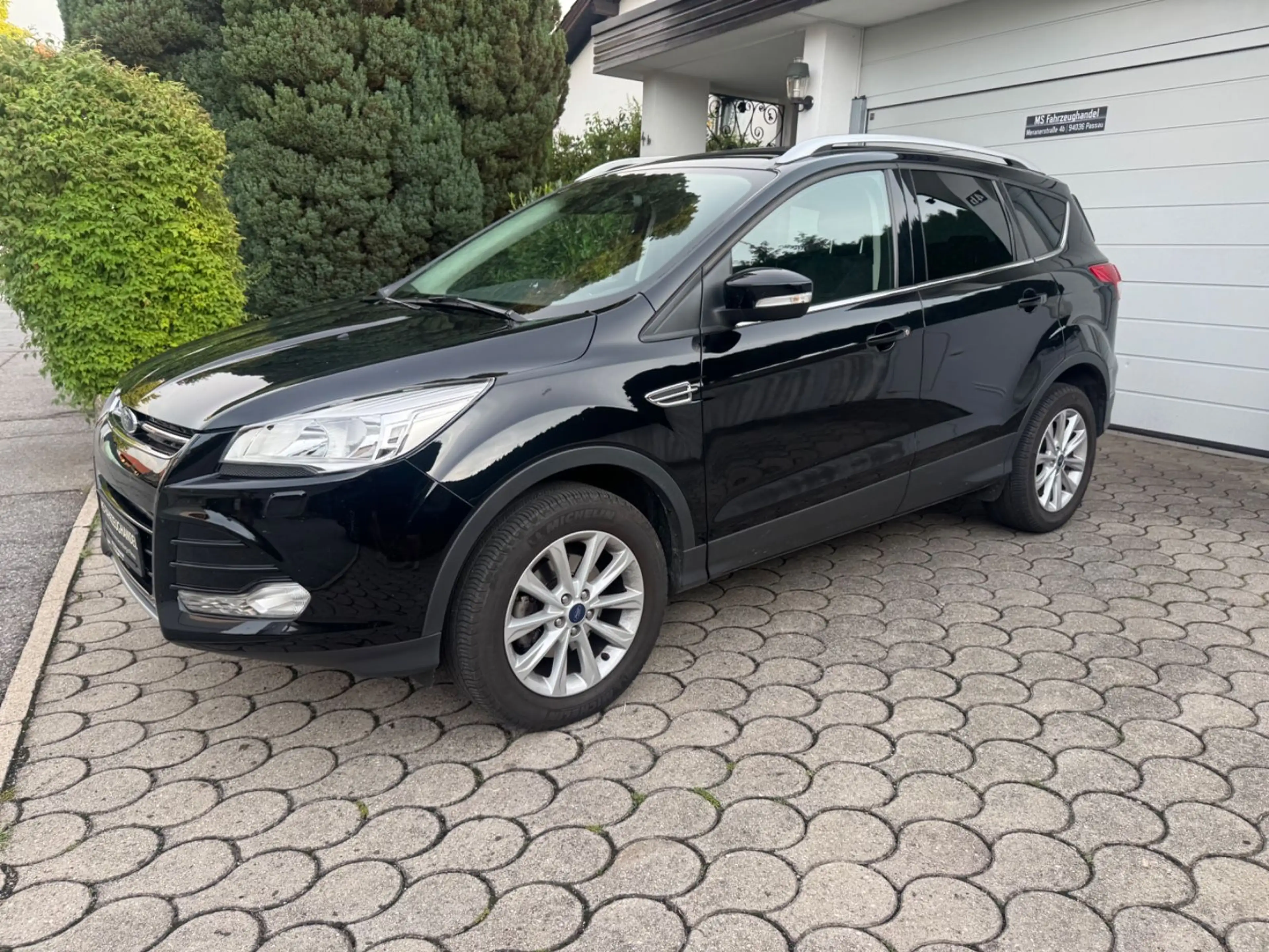 Ford Kuga Titanium 1.6 *TÜV 04/28*Navi*SHZ* — photo 2