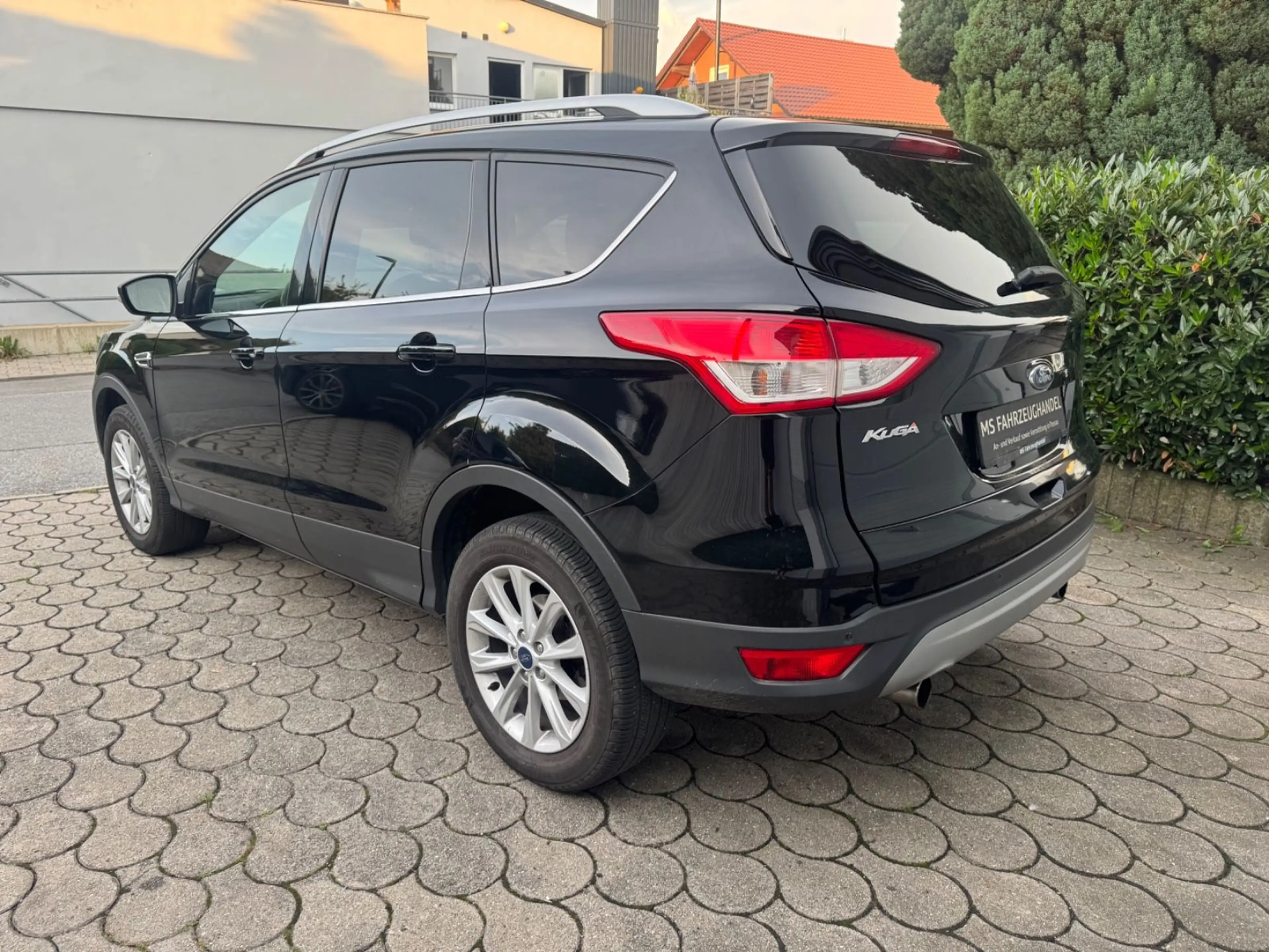 Ford Kuga Titanium 1.6 *TÜV 04/28*Navi*SHZ* — photo 4