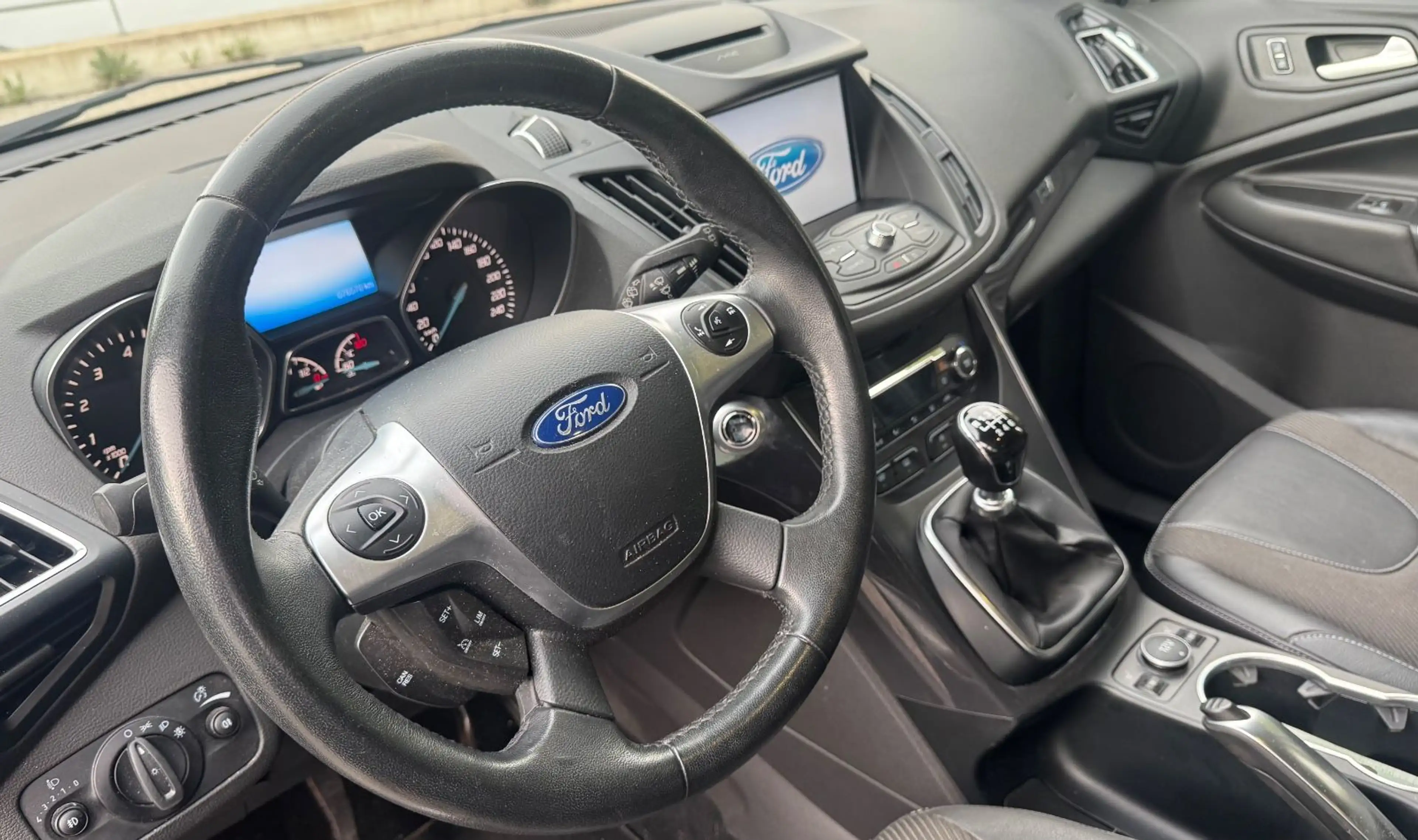 Ford Kuga Titanium 1.6 *TÜV 04/28*Navi*SHZ* — photo 11