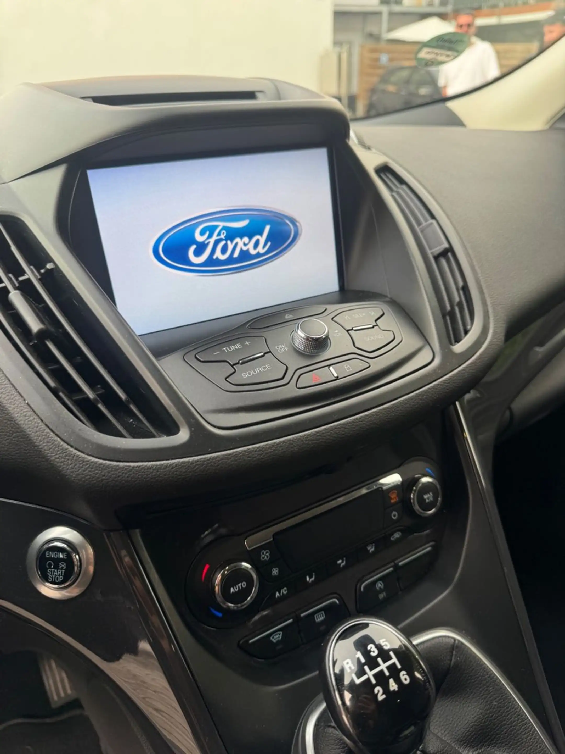 Ford Kuga Titanium 1.6 *TÜV 04/28*Navi*SHZ* — photo 13