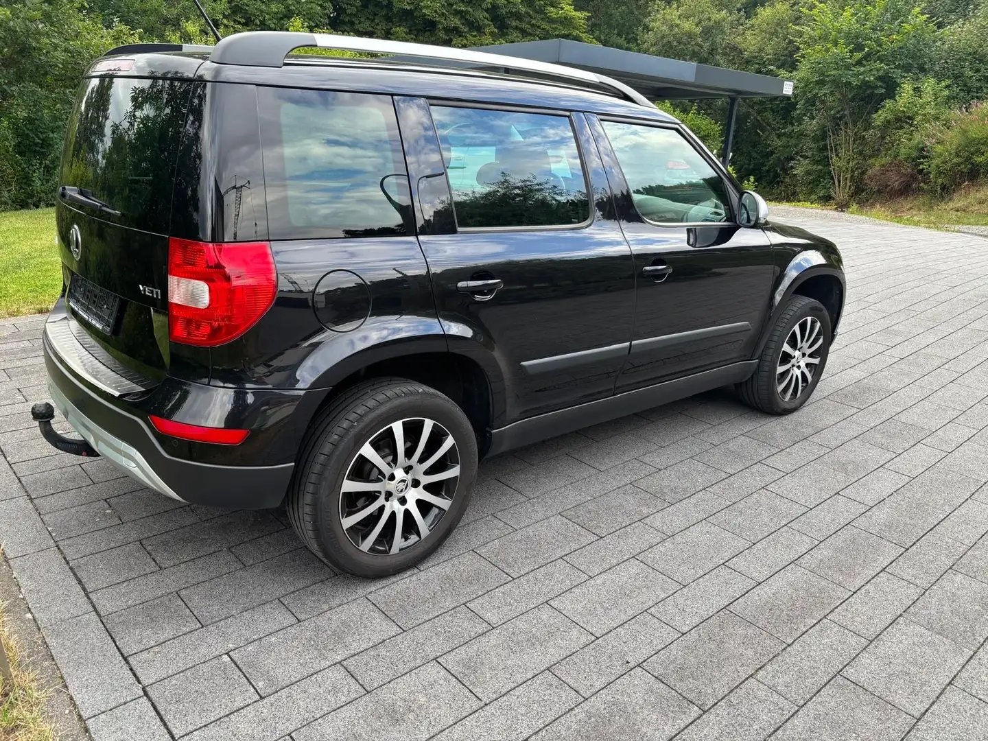 Skoda Yeti Ambition Outdoor Schwarz - 2