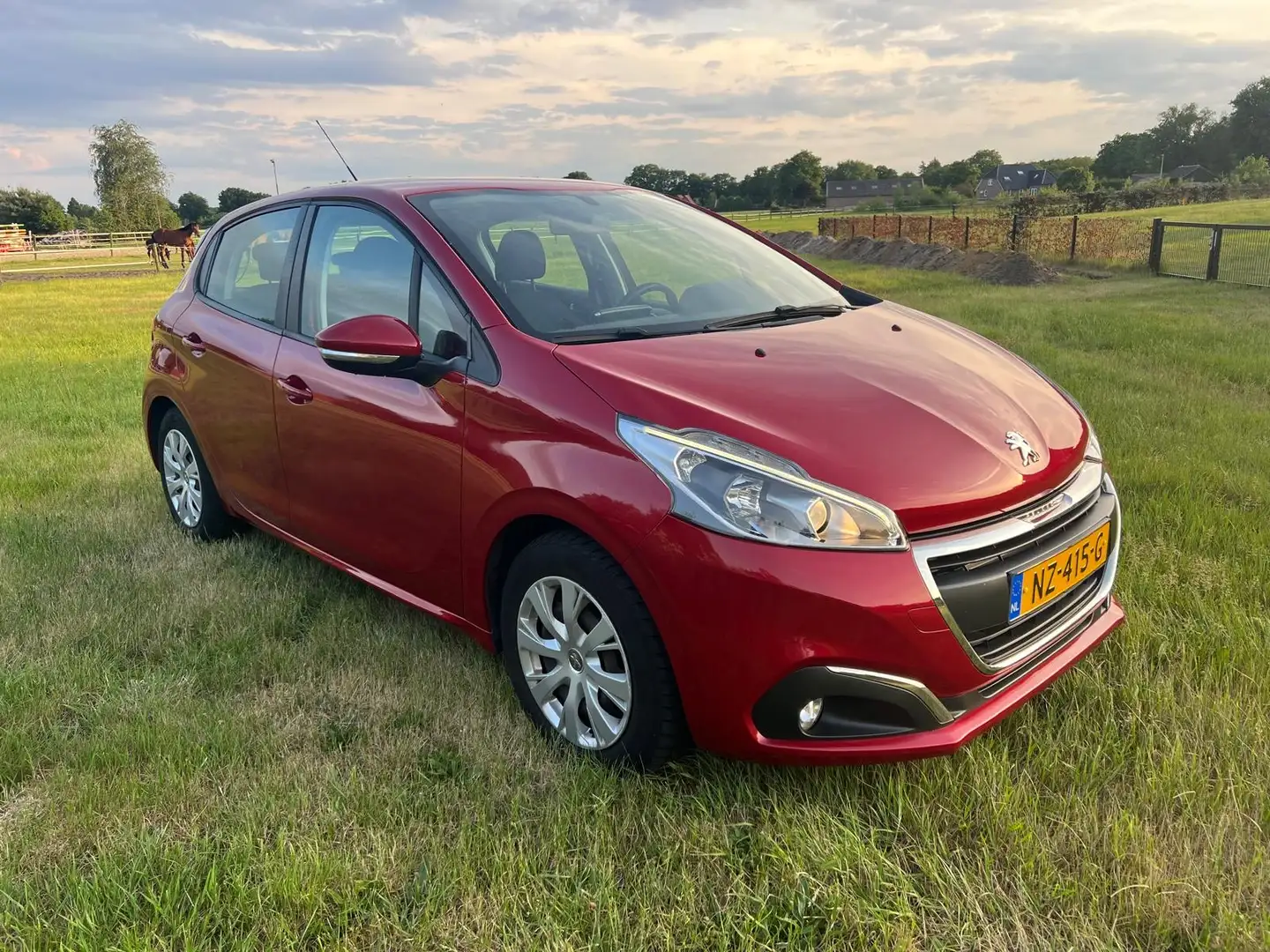 Peugeot 208 1.2 PureT. Blue Lion Rood - 1