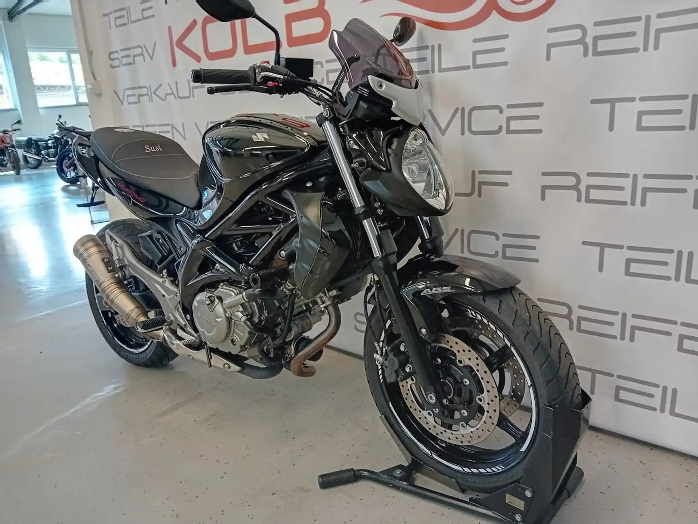 Suzuki SFV 650 Gladius ABS Zwart - 2