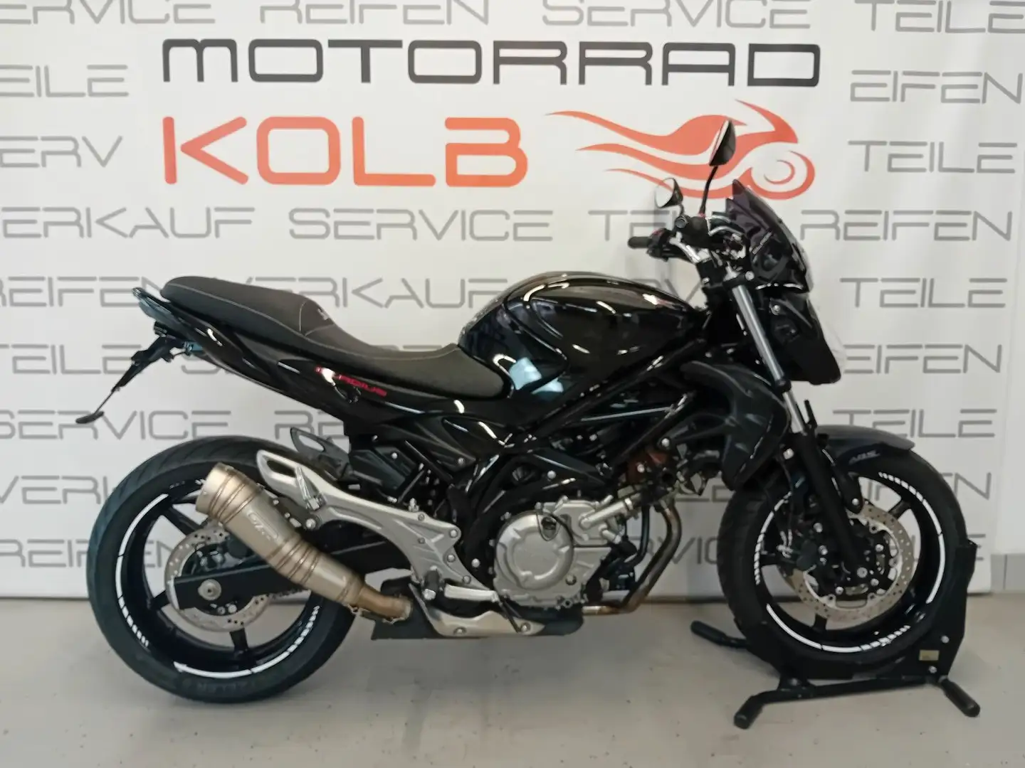 Suzuki SFV 650 Gladius ABS Zwart - 1