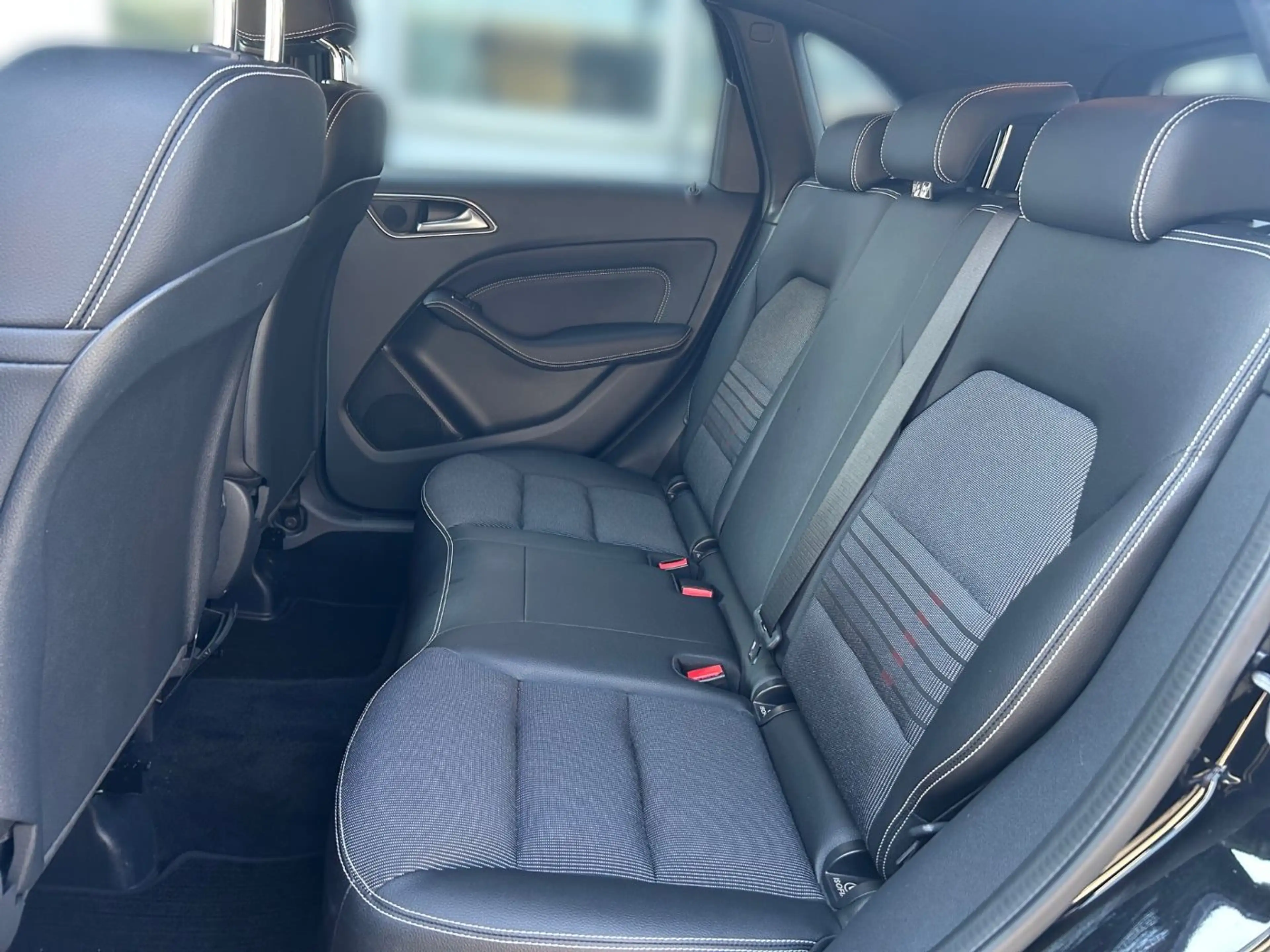 Mercedes-Benz B 200 d Austria Edition Urban AHK PTS Shz LED — photo 12