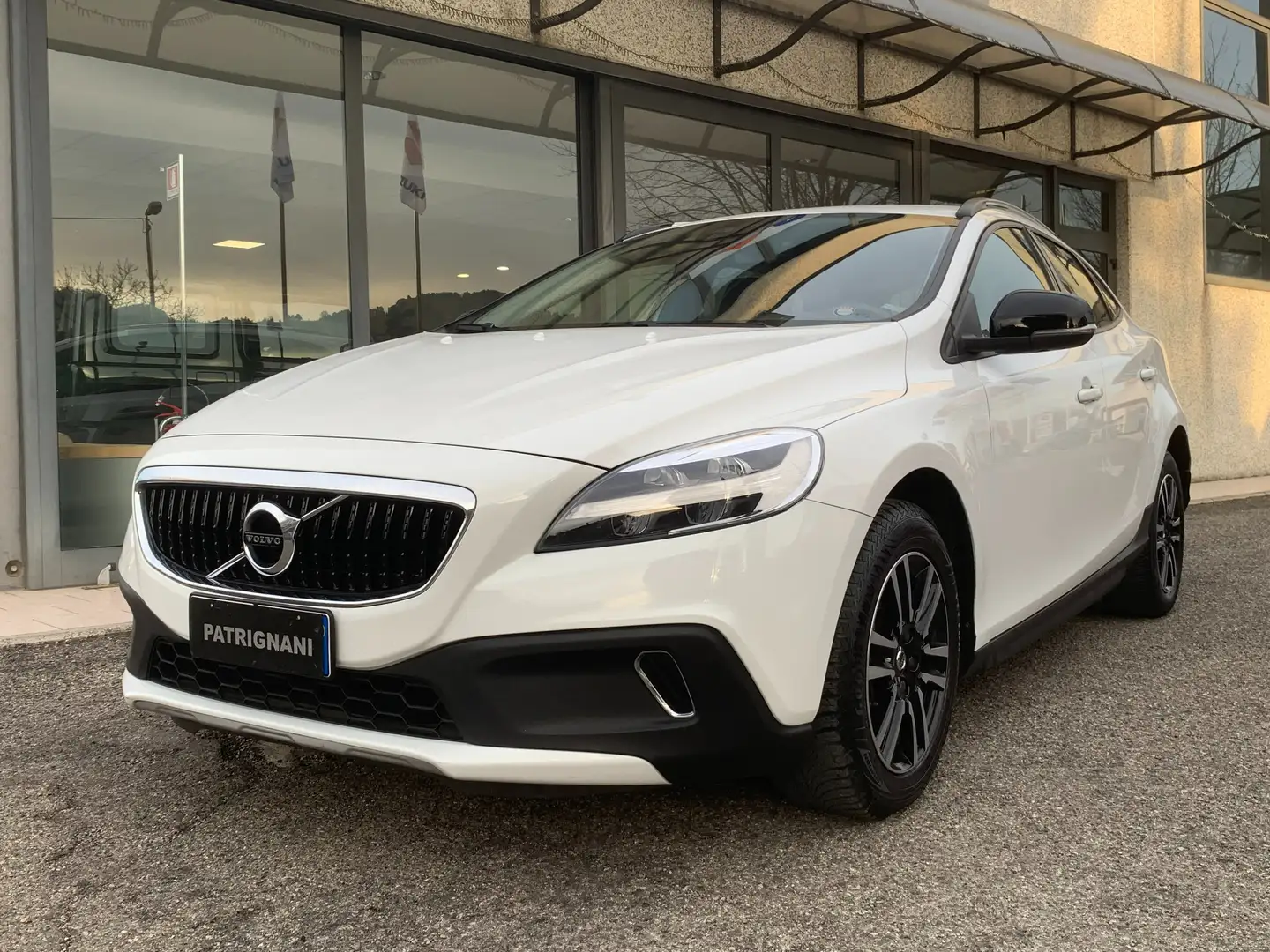 Volvo V40 Cross Country 2.0 d2 Style Plus geartronic my19 - UNICO PROPR. Bianco - 1