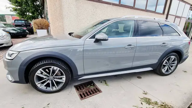 Audi A4 view 11