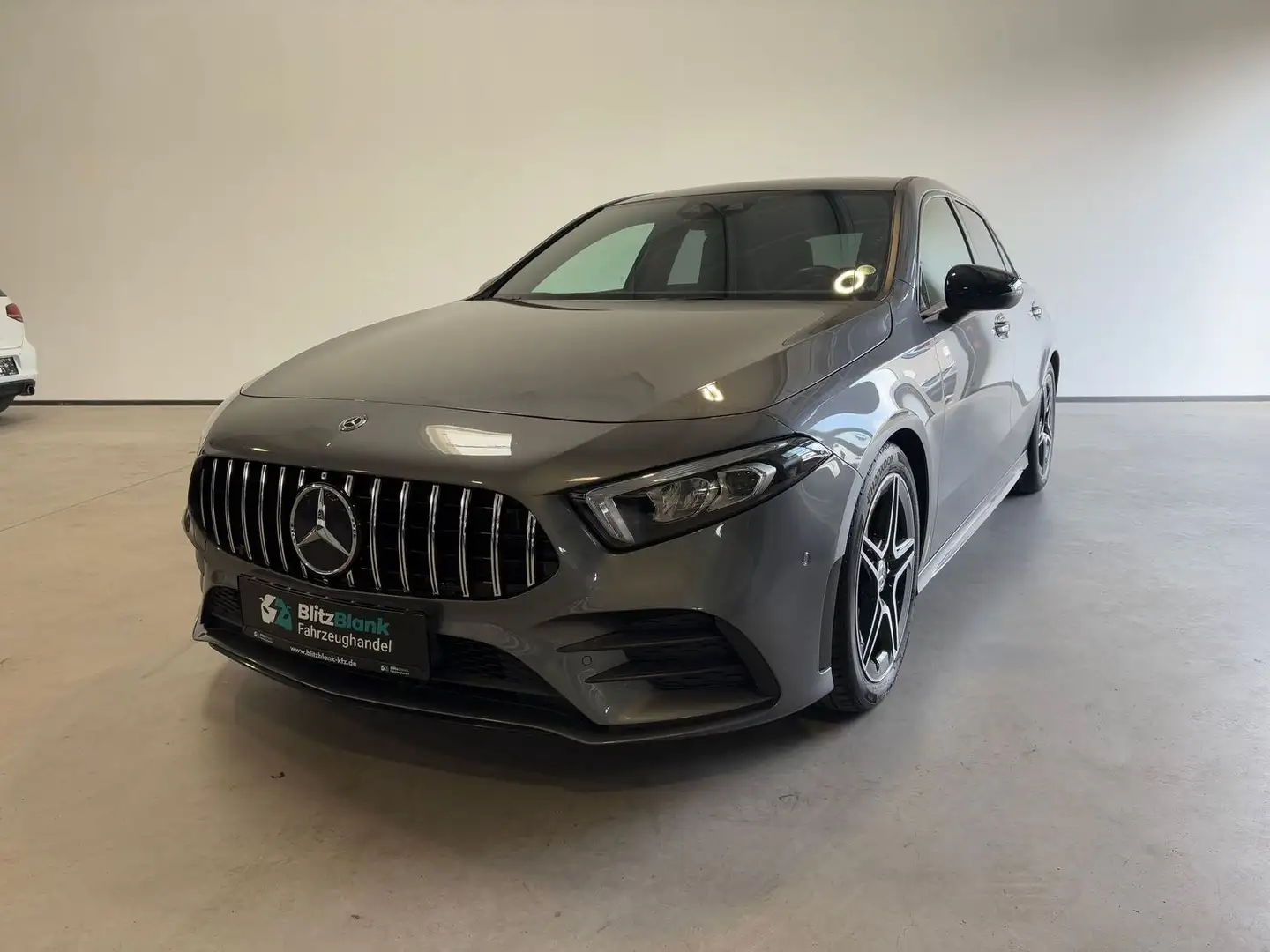 Mercedes-Benz A 250 AMG PANO KAMERA PDC Grijs - 1