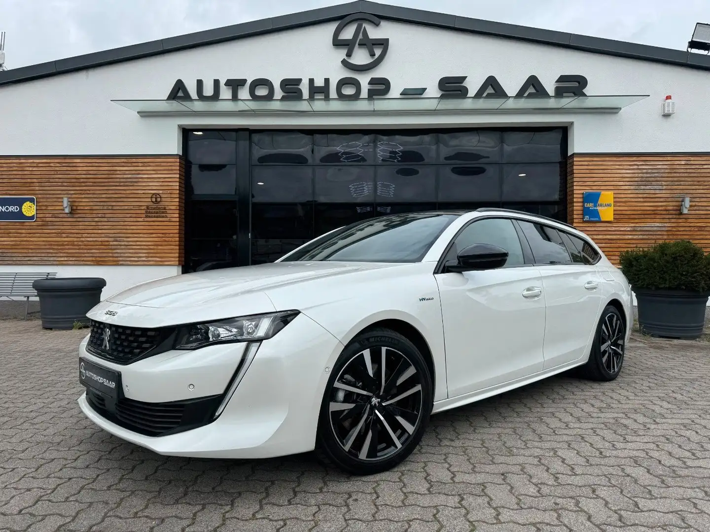 Peugeot 508 SW Hybrid 225 GT Pack/AUTOMATIK/FOCAL Weiß - 1