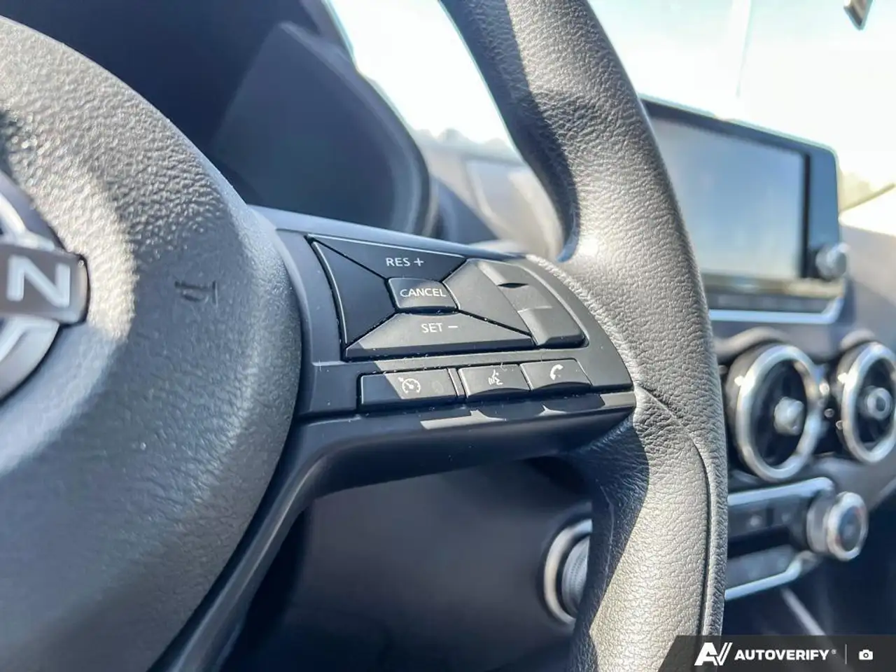 Nissan Sentra снимка Nissan Sentra