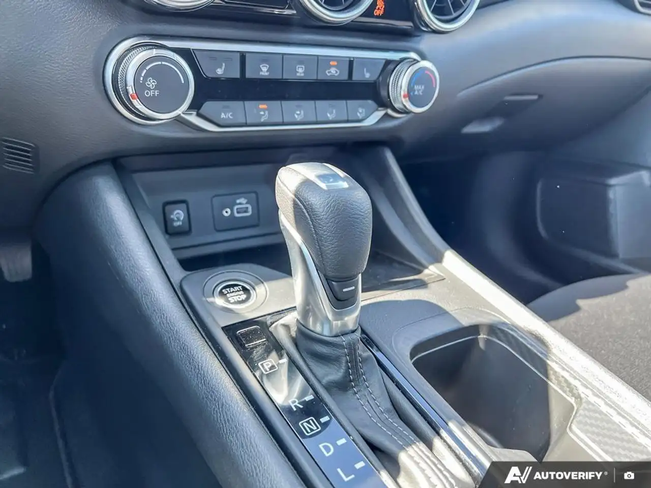 Nissan Sentra снимка Nissan Sentra