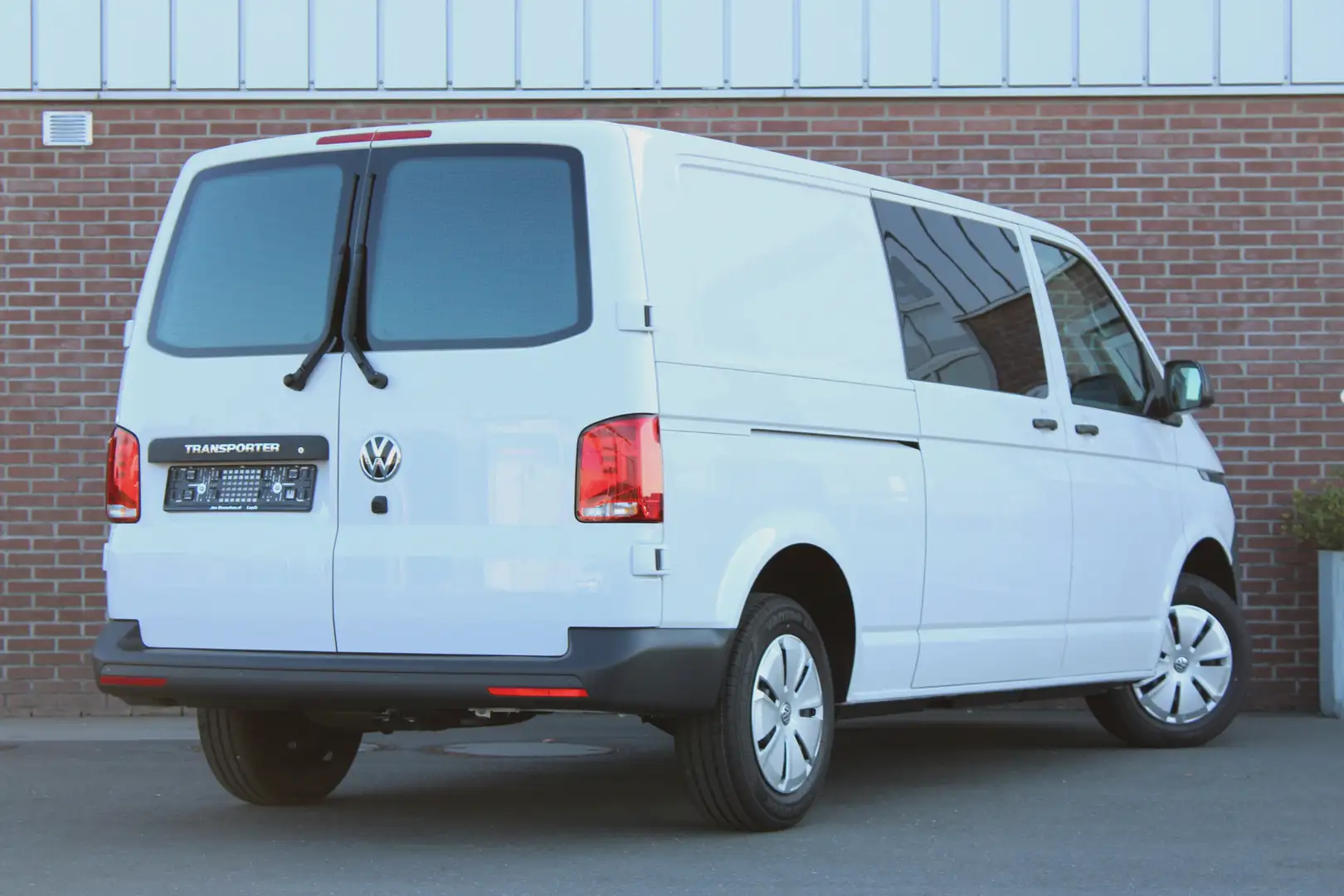 Volkswagen Transporter 2.0 TDI 150PK L2H1 D.C |CRUISE|APP.CONNECT|CAMERA| Blanco - 2