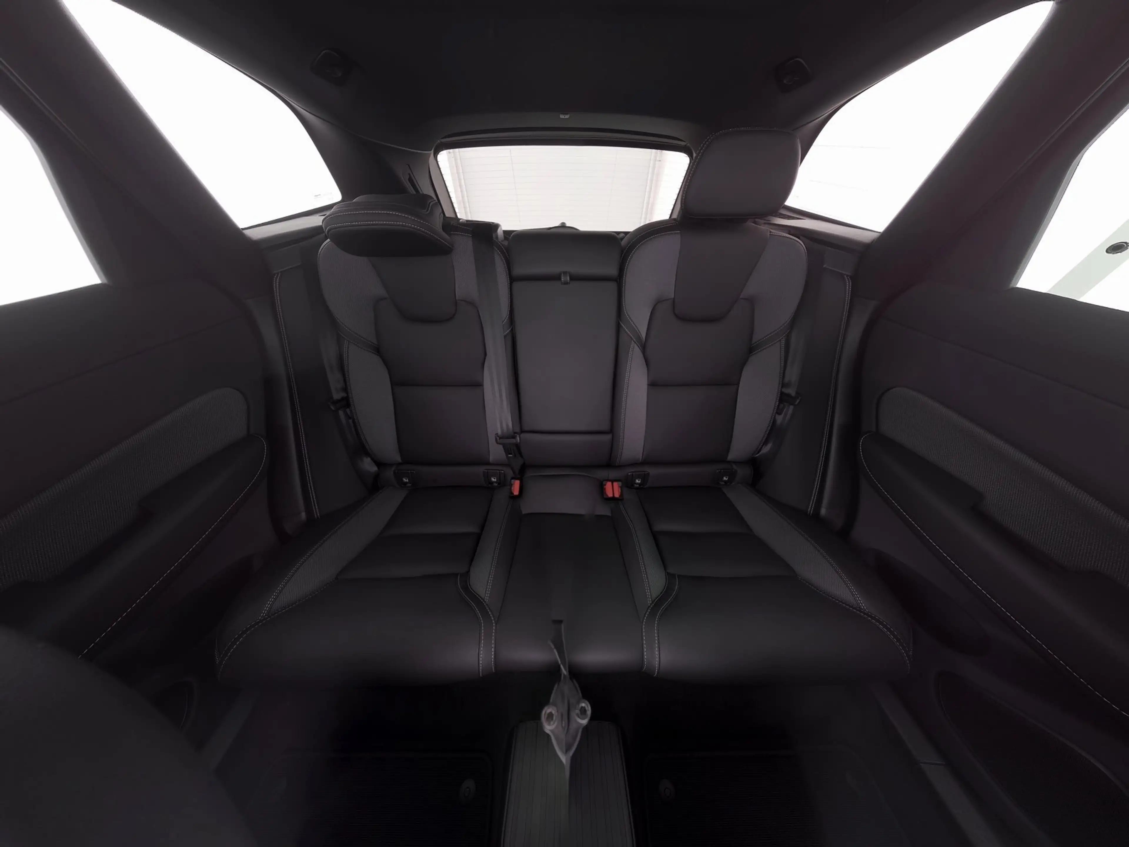 Volvo XC60 T8 AWD Plus Black Edition ACC*GSHD*STHZ*21" — photo 5