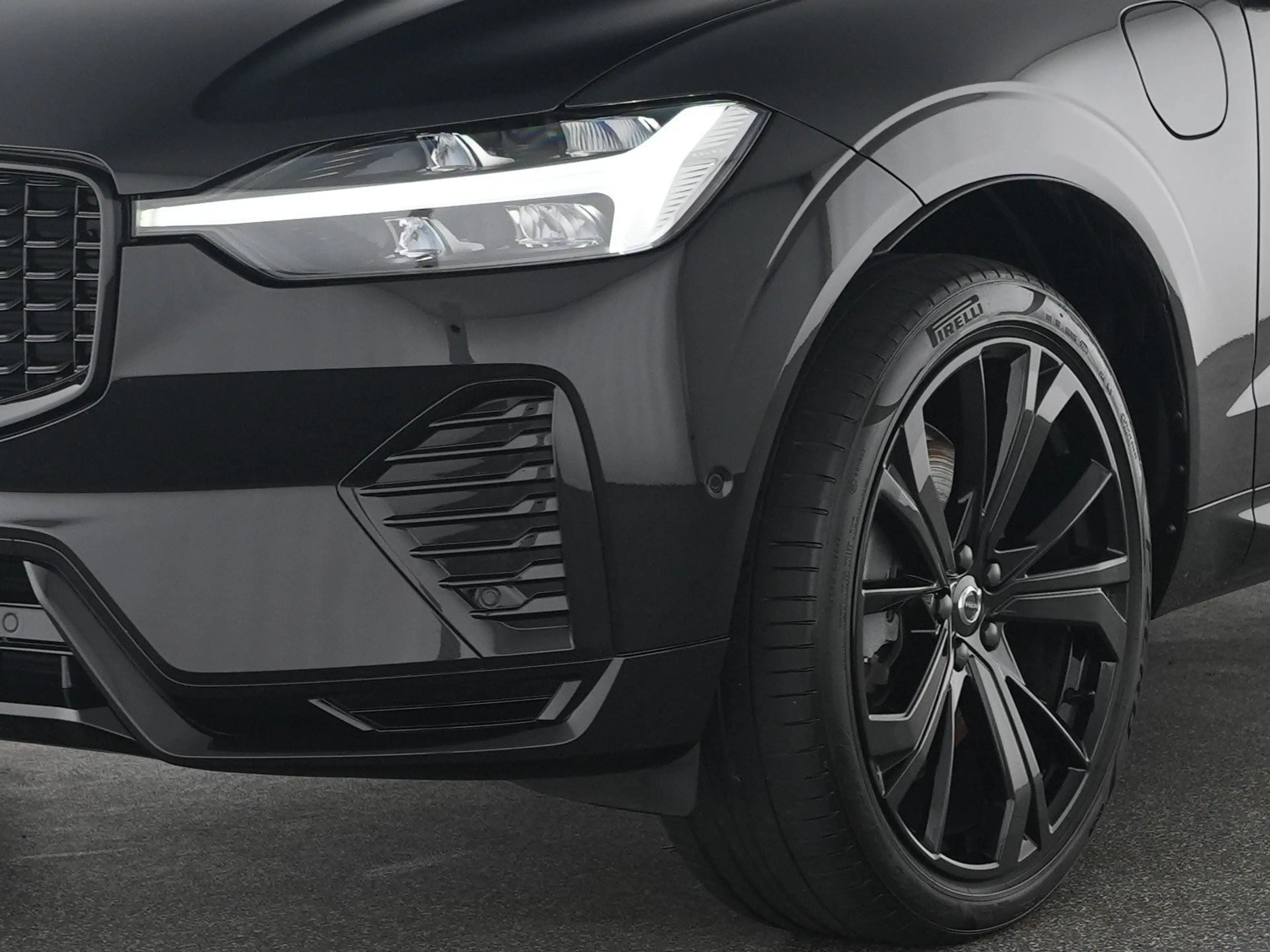 Volvo XC60 T8 AWD Plus Black Edition ACC*GSHD*STHZ*21" — photo 9