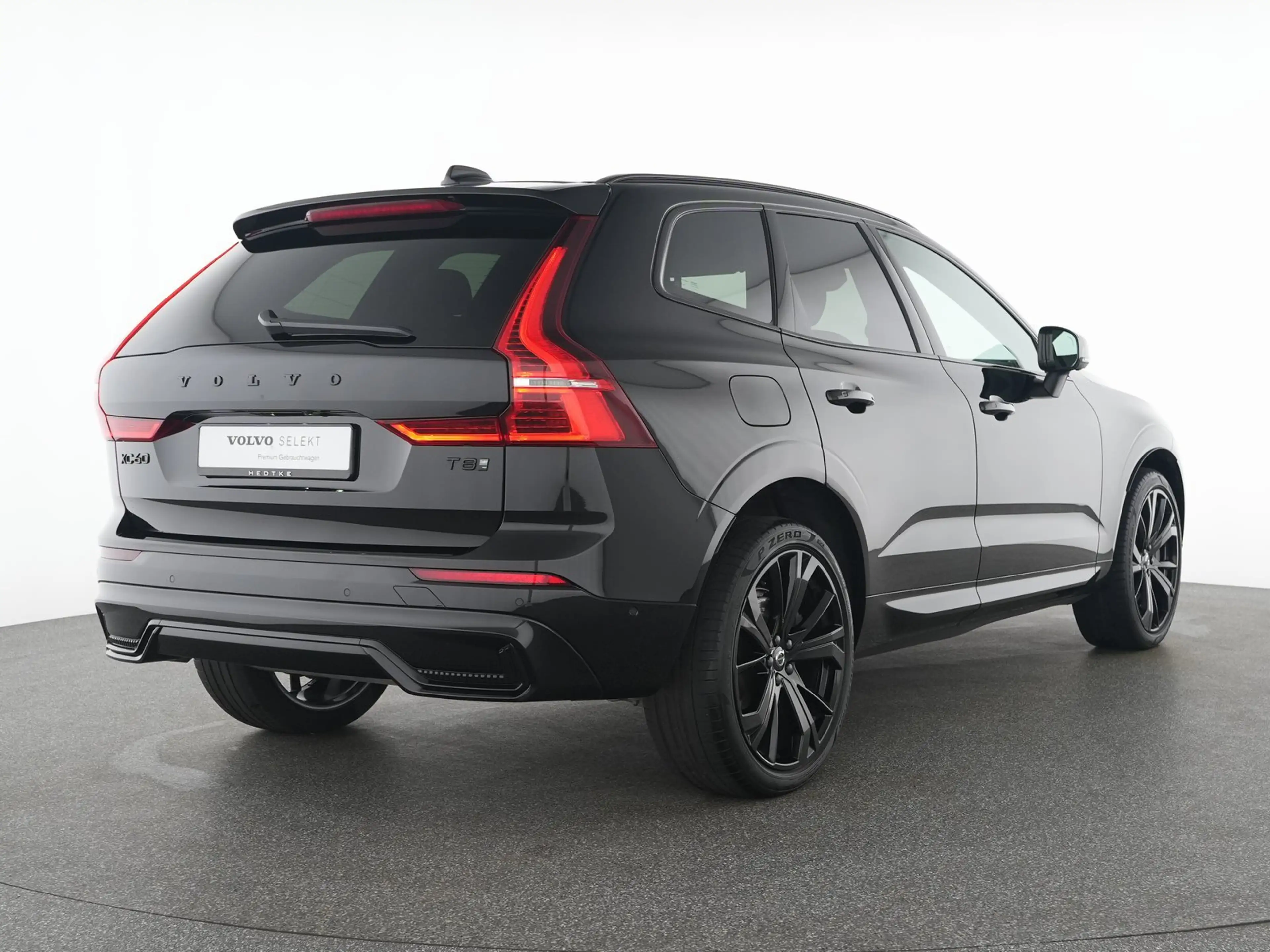 Volvo XC60 T8 AWD Plus Black Edition ACC*GSHD*STHZ*21" — photo 2