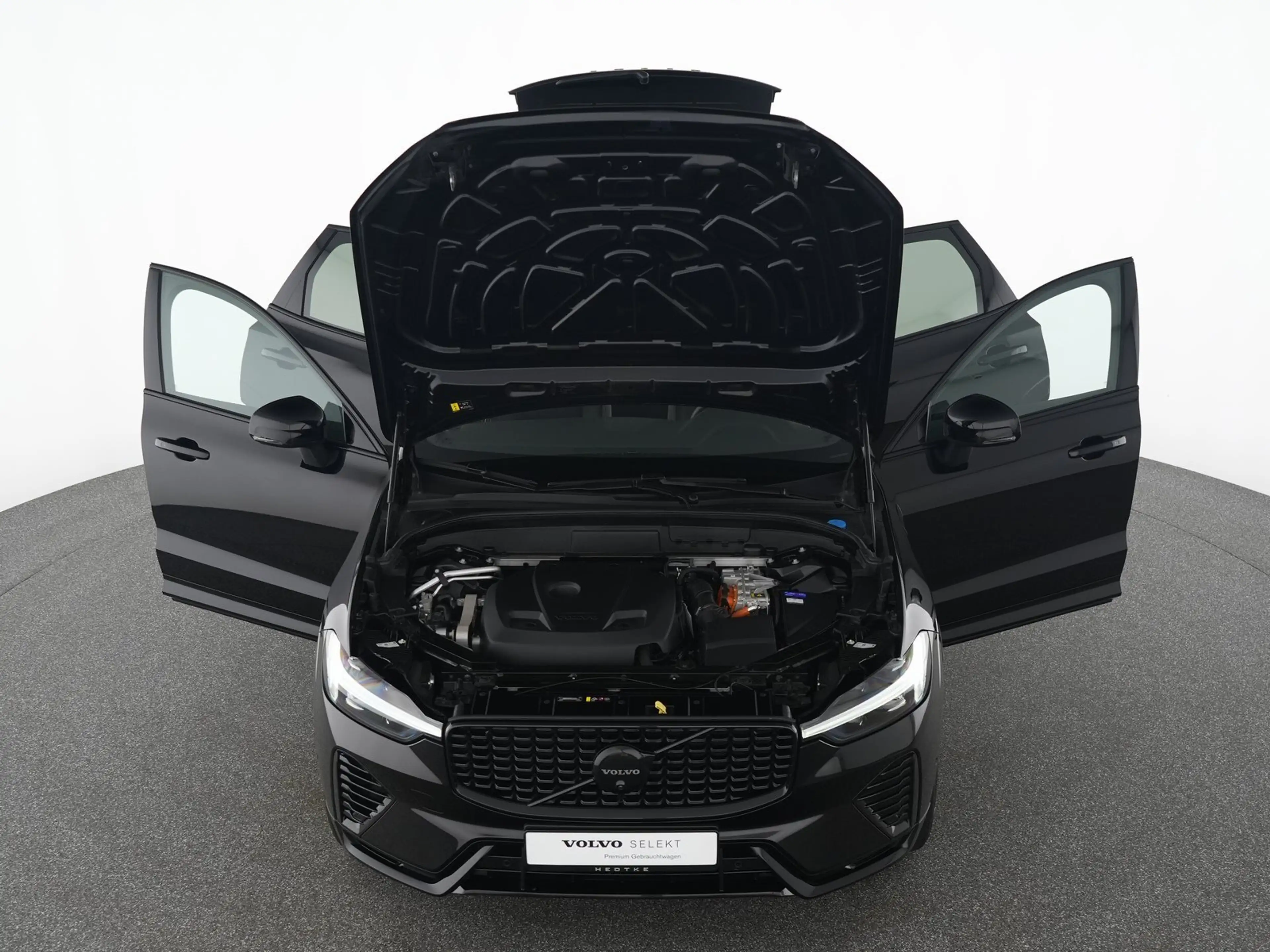 Volvo XC60 T8 AWD Plus Black Edition ACC*GSHD*STHZ*21" — photo 13