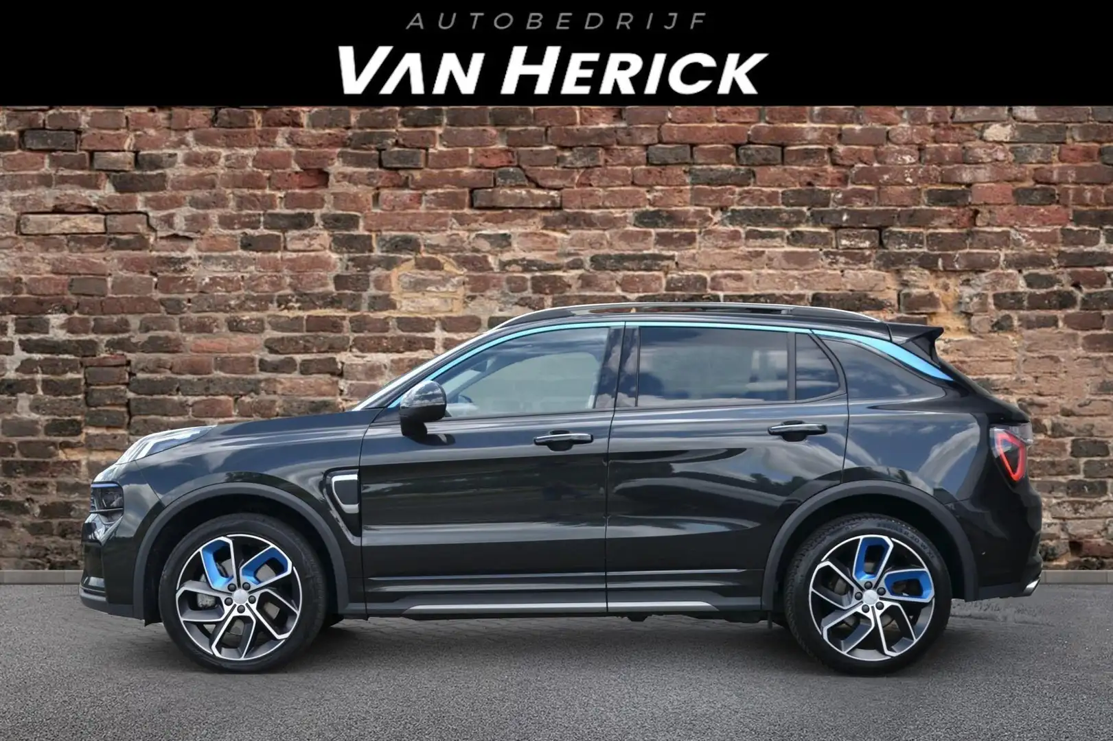 Lynk & Co 01 1.5 Plug-in Hybrid | Panoramadak | 360 Camera | Ca Zwart - 2