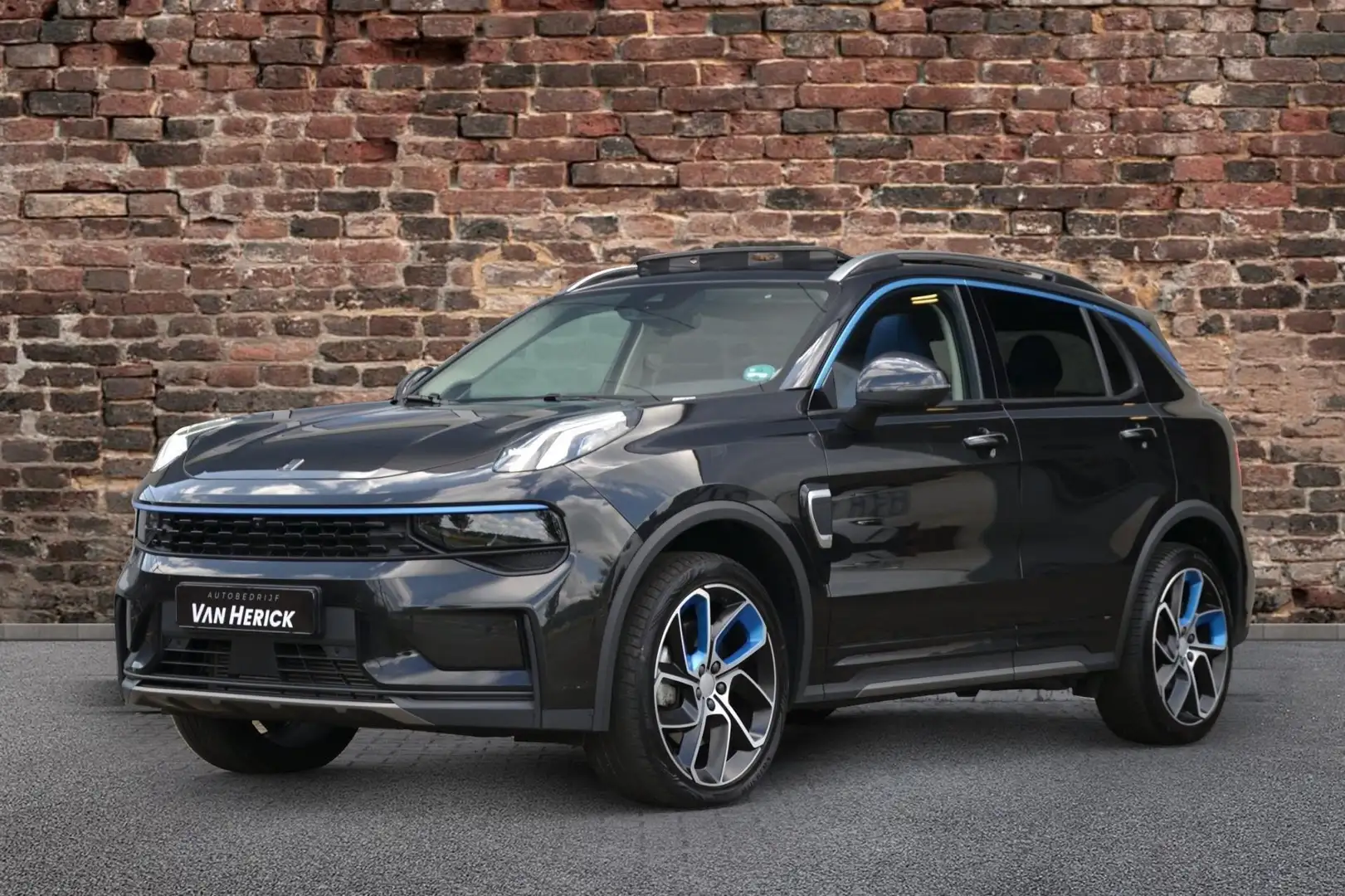Lynk & Co 01 1.5 Plug-in Hybrid | Panoramadak | 360 Camera | Ca Zwart - 1