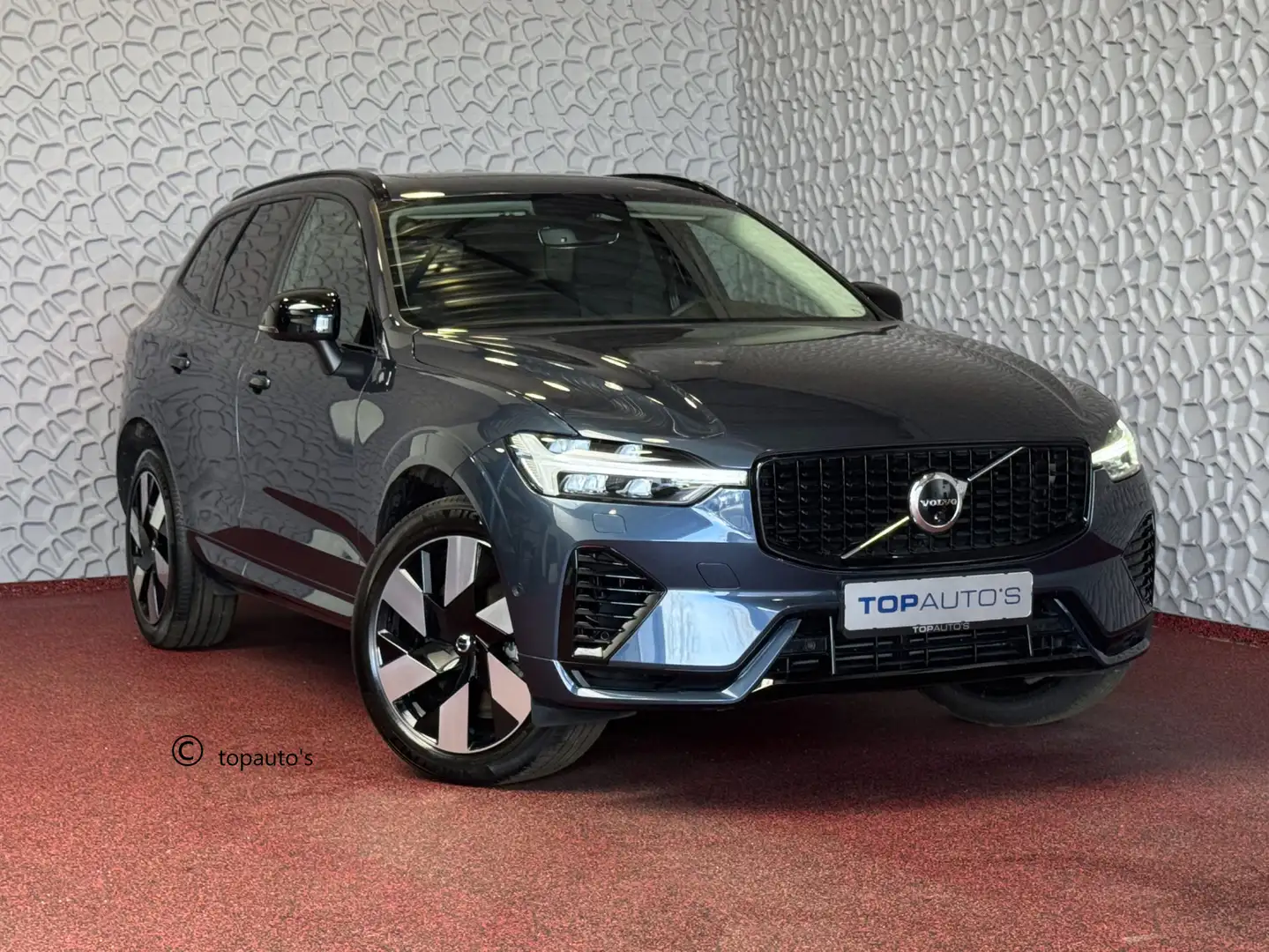 Volvo XC60 2.0 T6 350PK PHEV AWD 20''LMV PLUS DARK LONG RANGE Blauw - 1