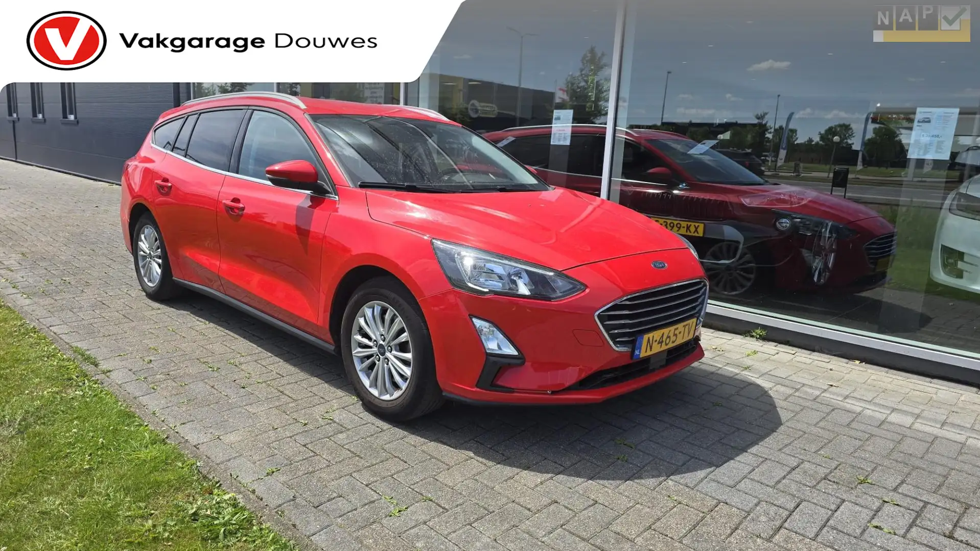 Ford Focus Wagon 1.0 EcoBoost Titanium X Business | NAP | Aut Rood - 1
