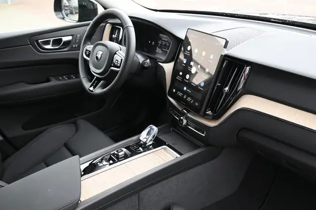 Volvo XC60 view 13