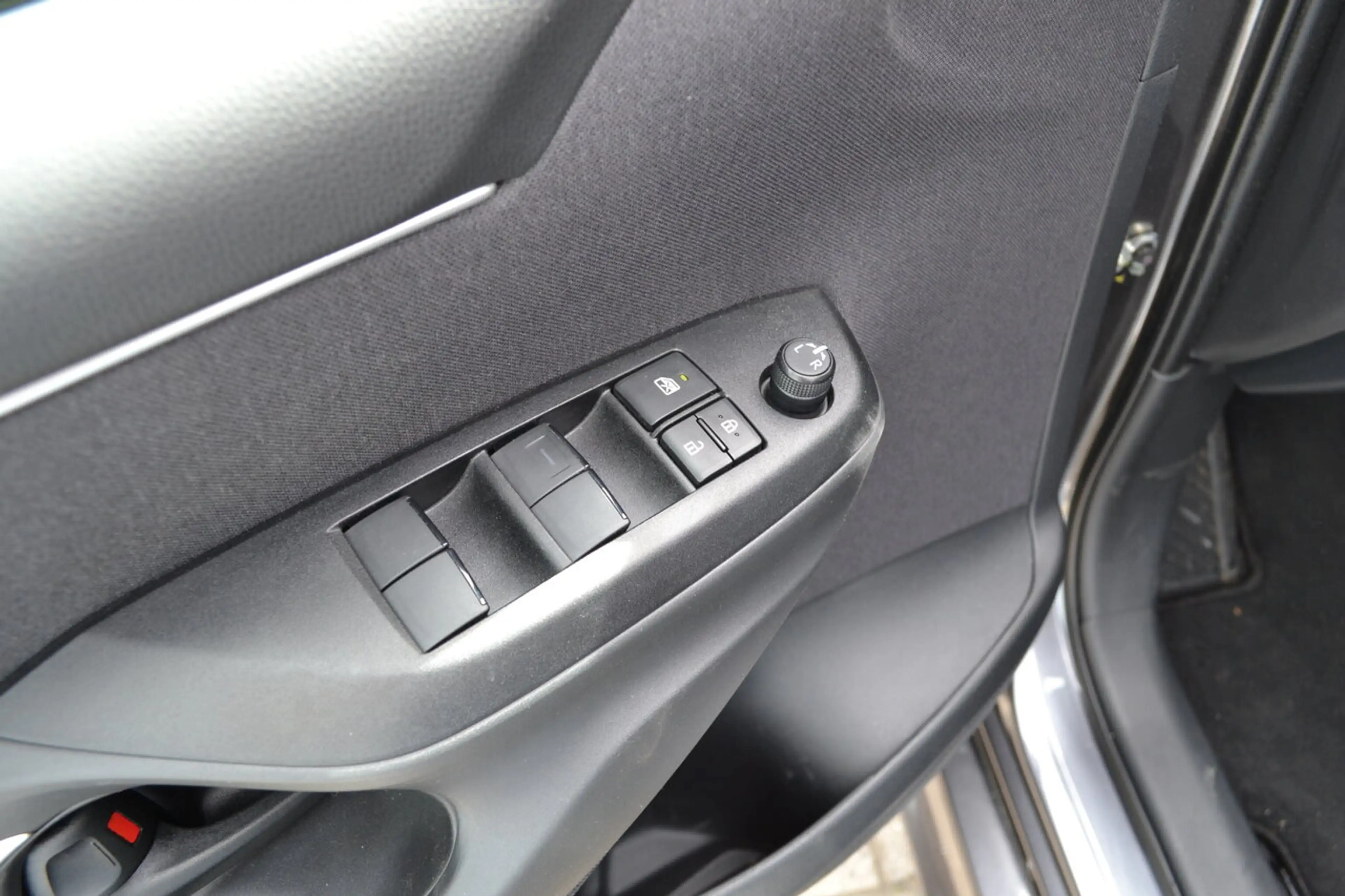 Mazda 2 Full Hybrid - Centre-Line - Garantie 04/2031 — photo 8