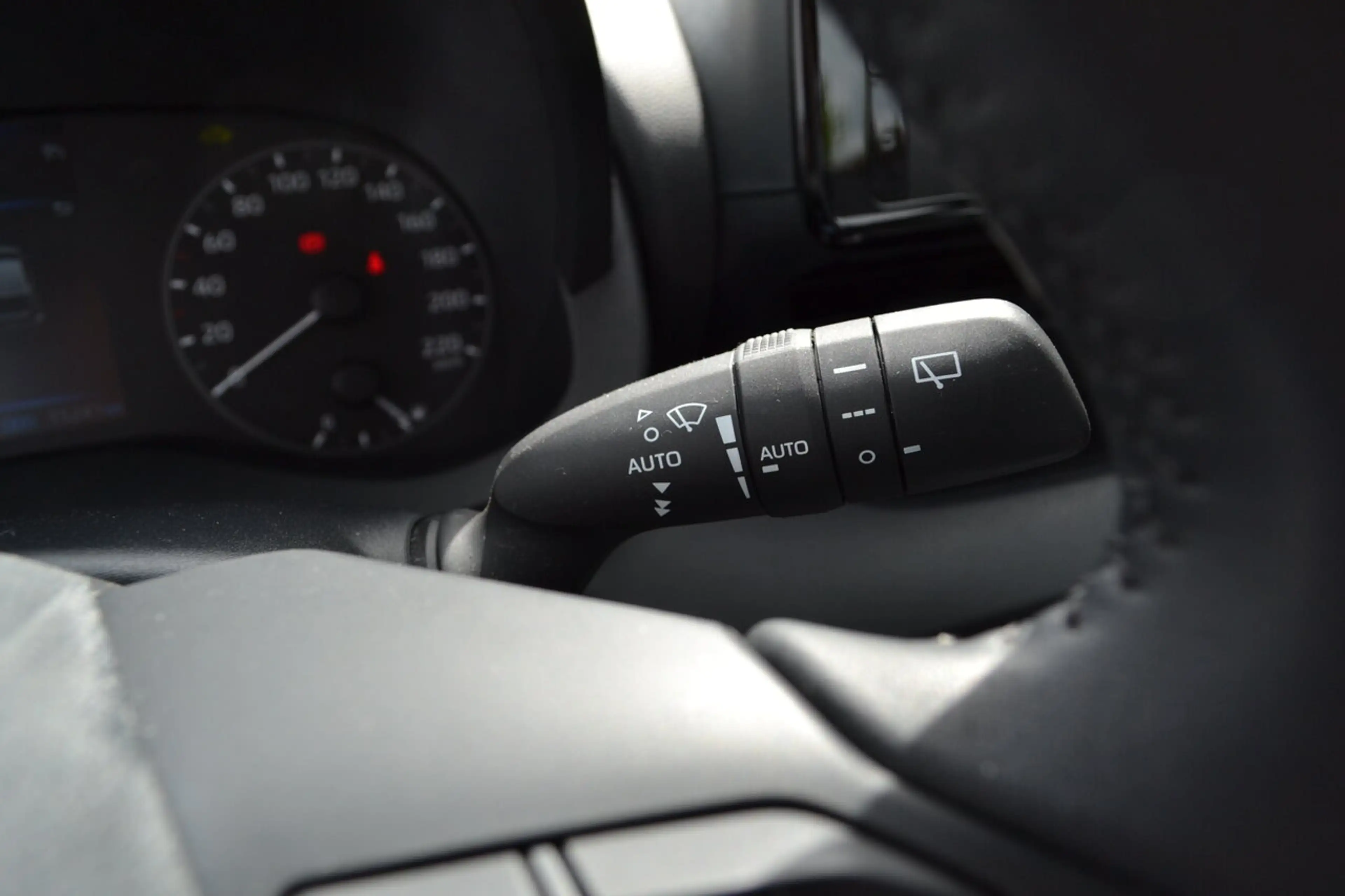 Mazda 2 Full Hybrid - Centre-Line - Garantie 04/2031 — photo 11