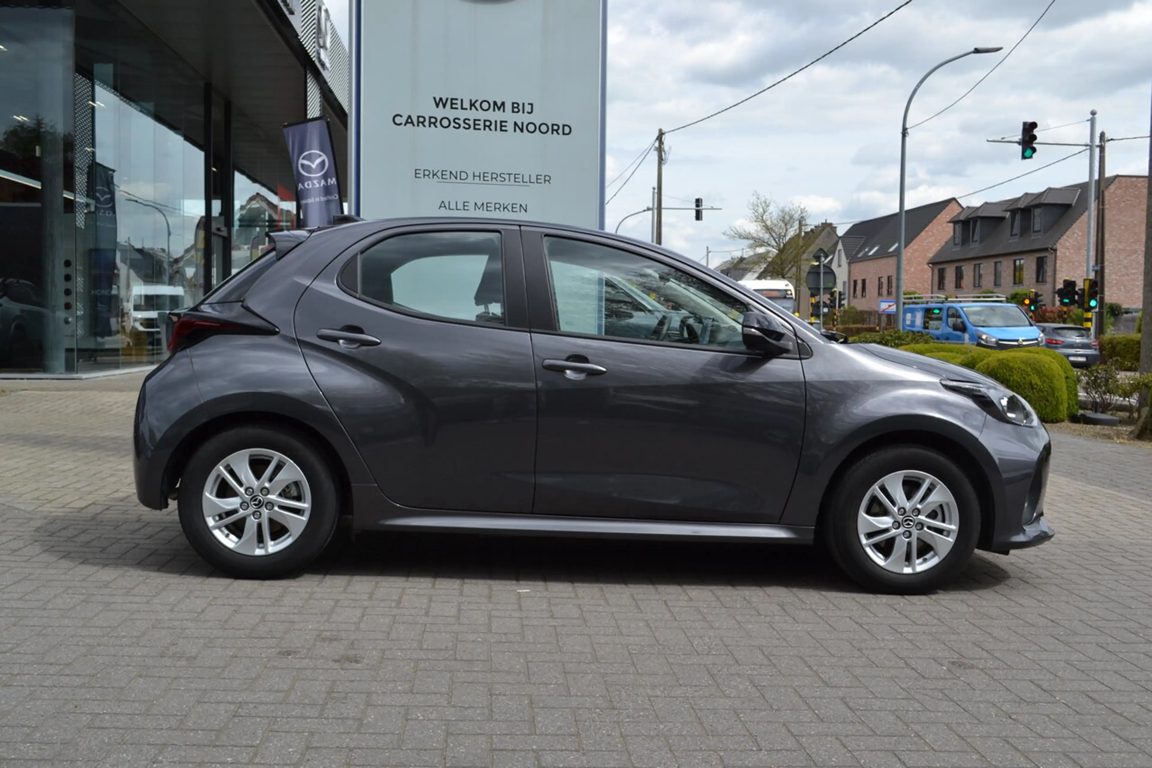 Mazda 2 Full Hybrid - Centre-Line - Garantie 04/2031 — photo 2