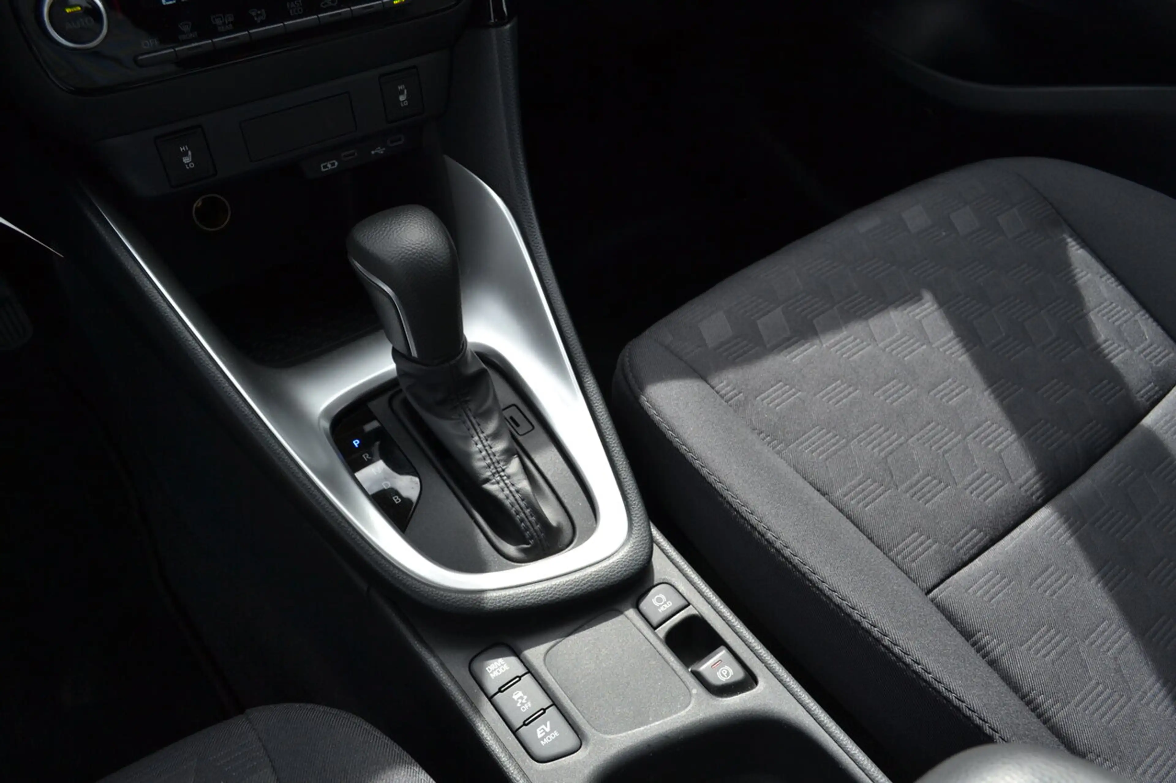 Mazda 2 Full Hybrid - Centre-Line - Garantie 04/2031 — photo 14