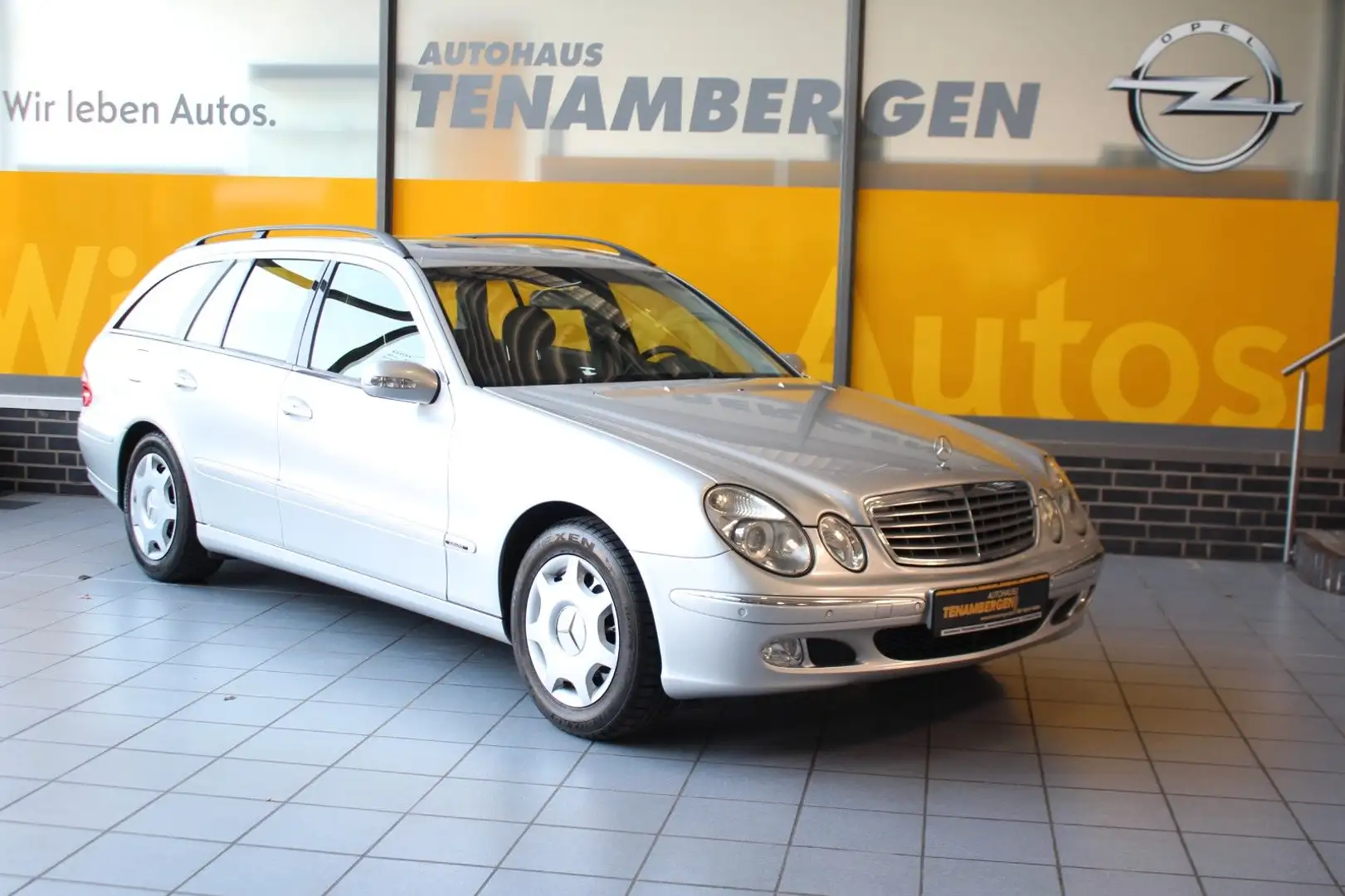Mercedes-Benz E 240 T Elegance Automatik AHK PDC Schiebedach srebrna - 1