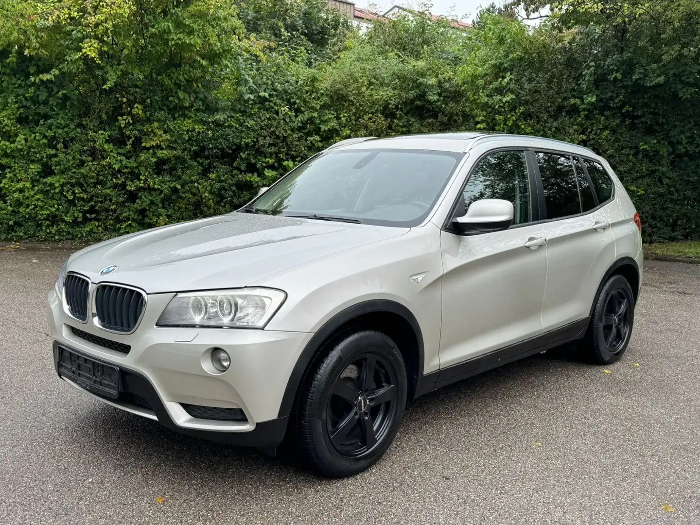 BMW X3 xDrive20d Navi Panorama Bi-Xenon Leader Silber - 1