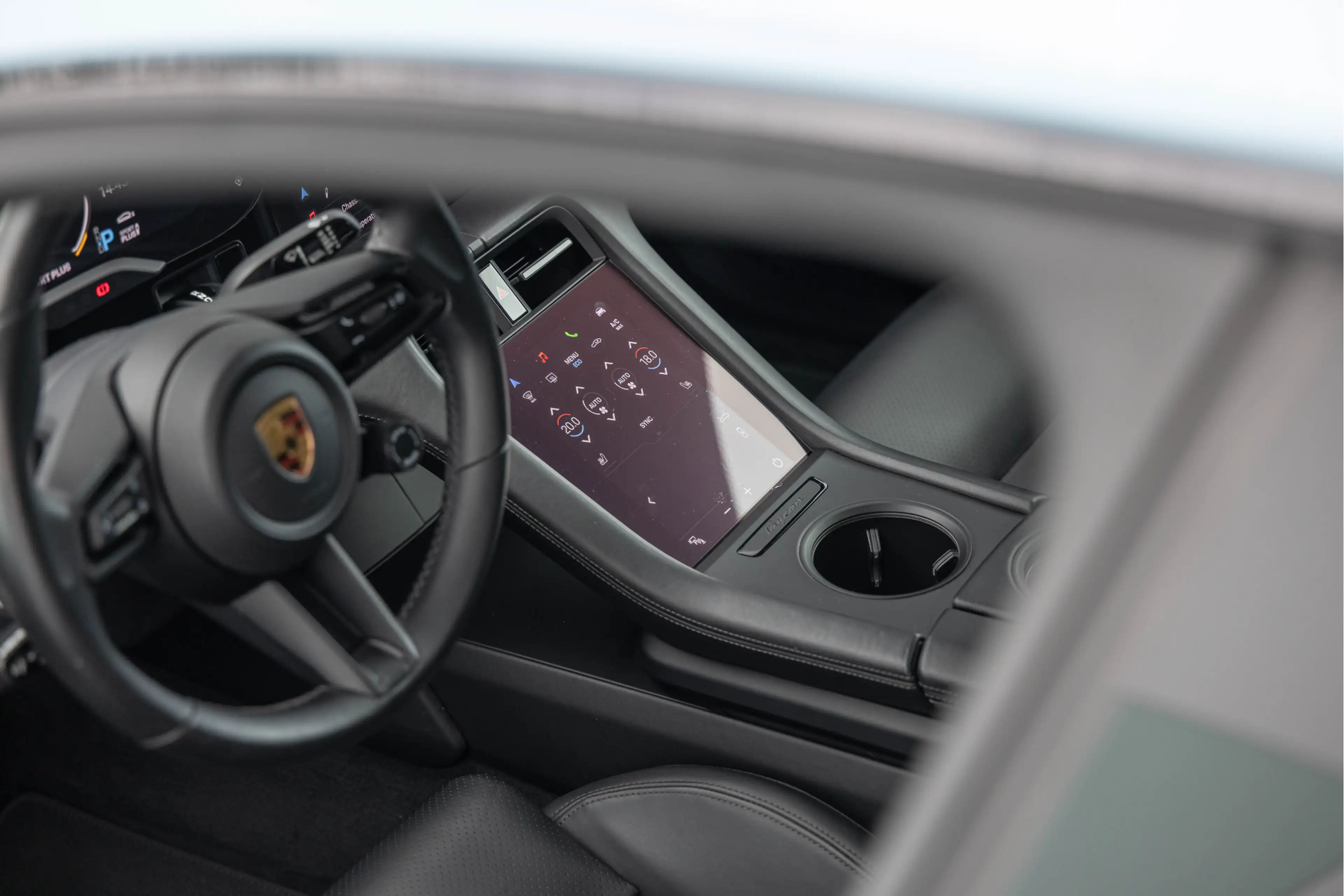 Porsche Taycan 4S Performance 84 kWh Pano Sport-Design 21'' Conva — photo 7