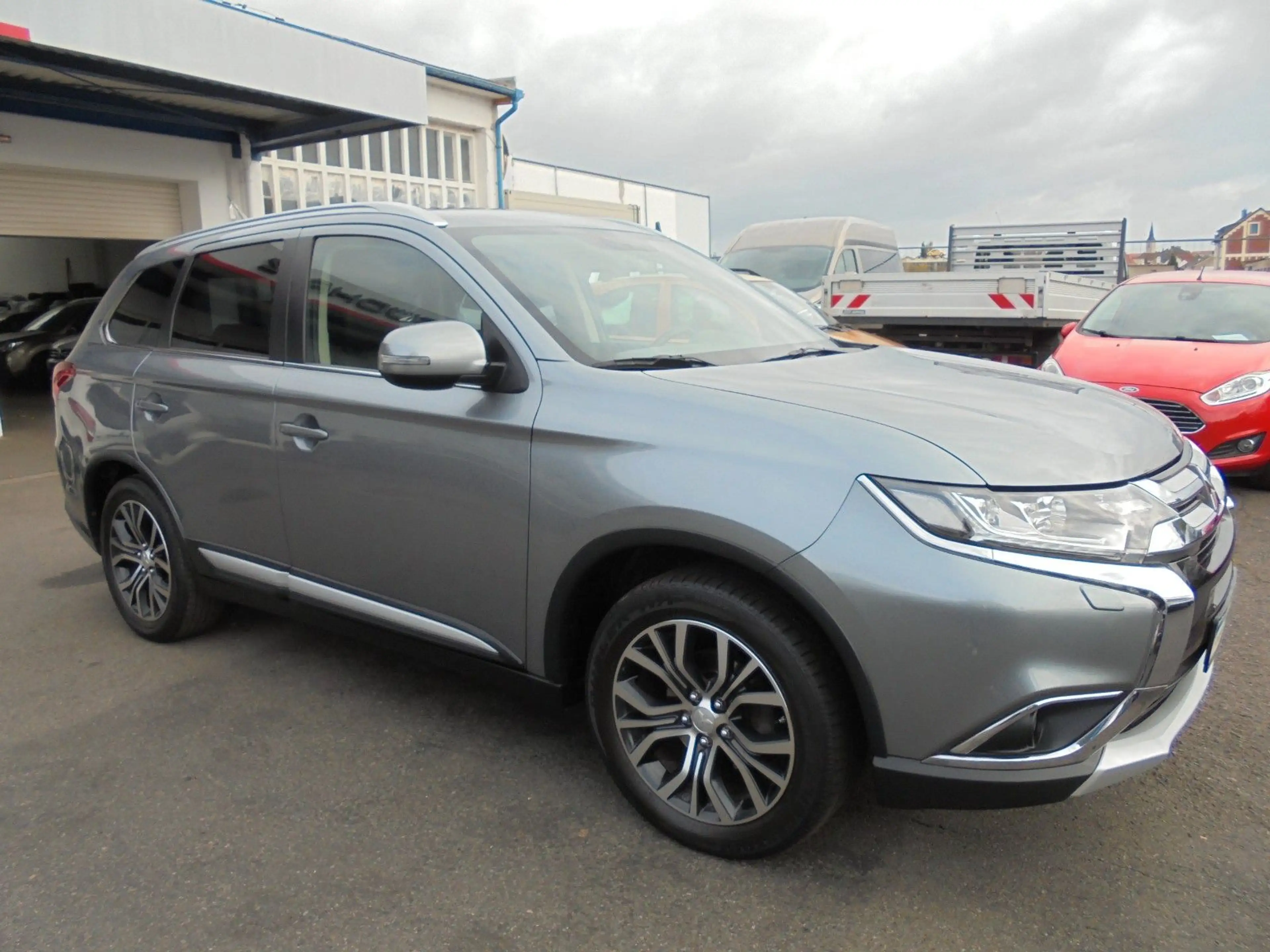 Mitsubishi Outlander Top 4WD — photo 8