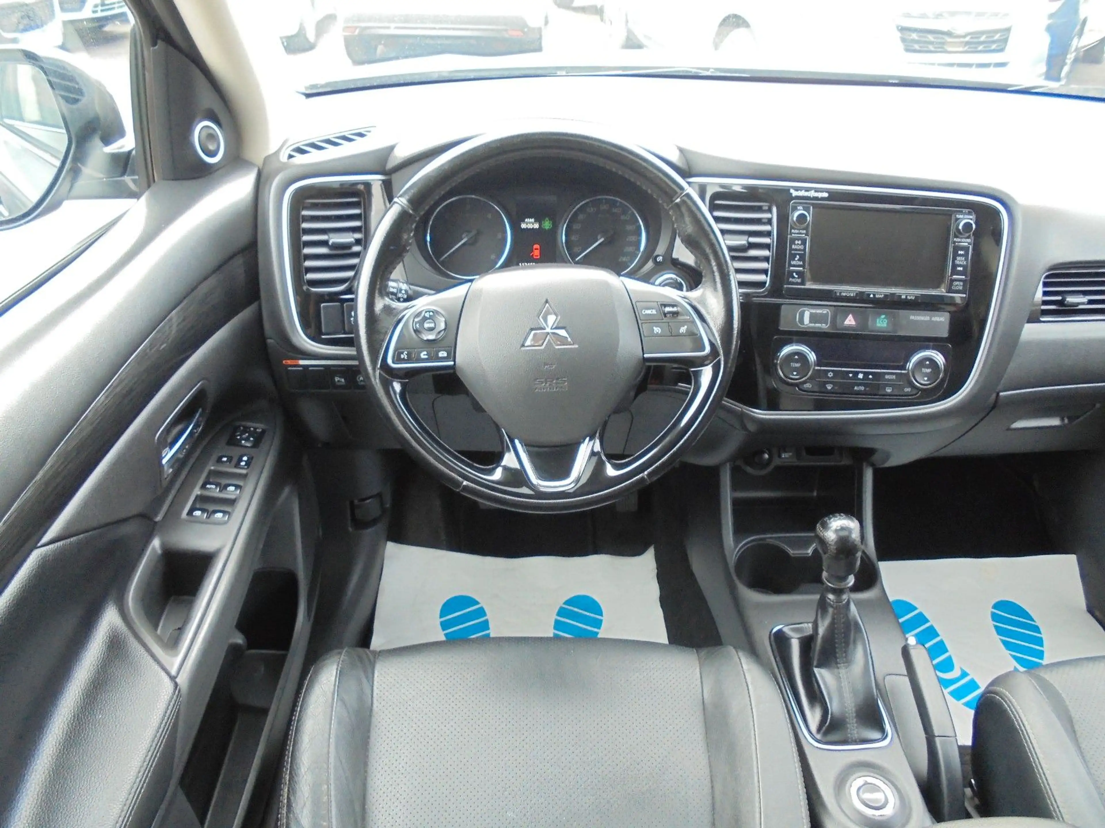 Mitsubishi Outlander Top 4WD — photo 13