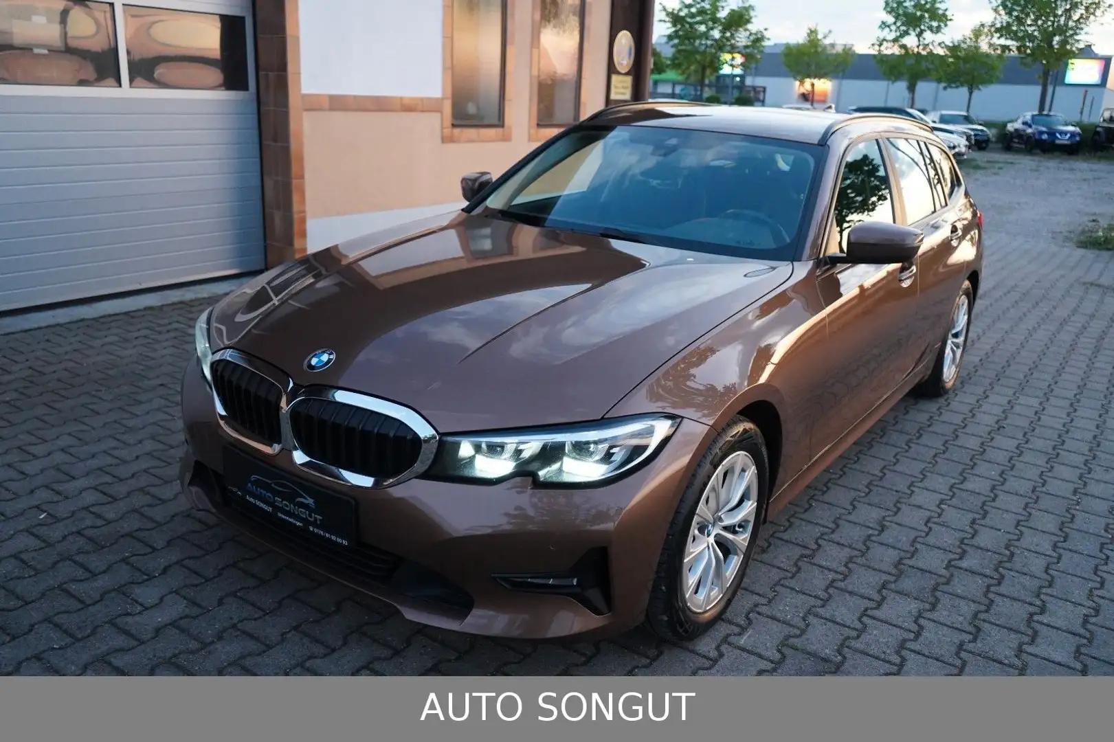 BMW 318 d Touring*1.HAND*NAVI*LED*LEDER*SPORTSITZE* - 1