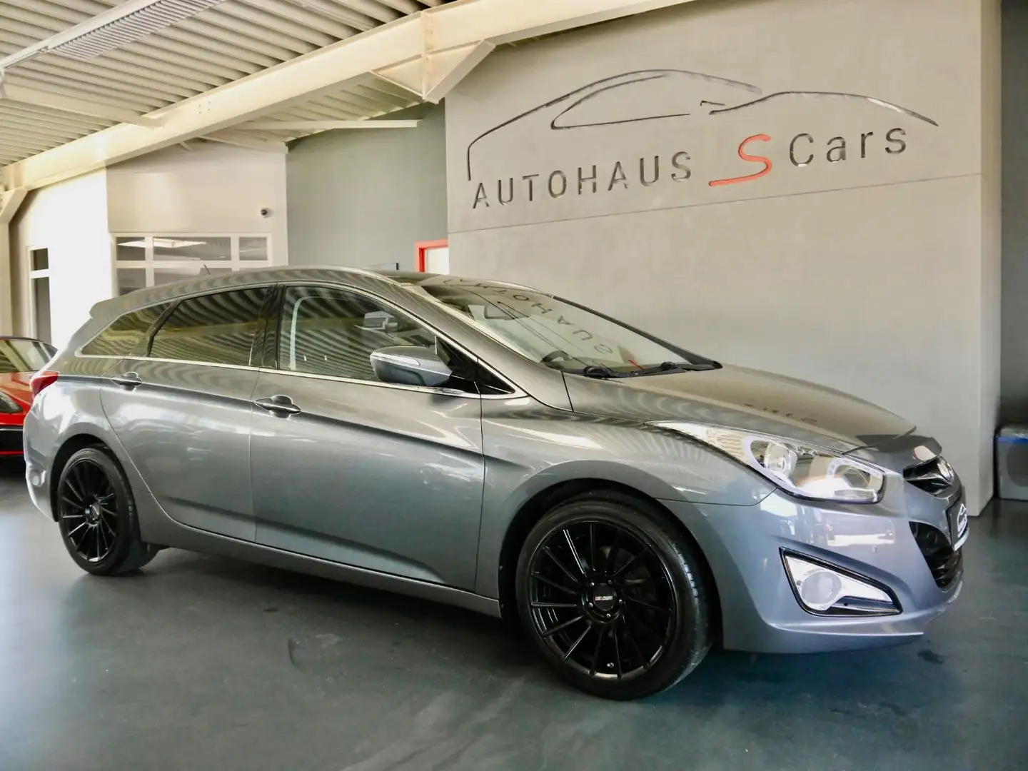 Hyundai i40 cw Style*PDC*Klimauto*2.Hand* Stříbrná - 1