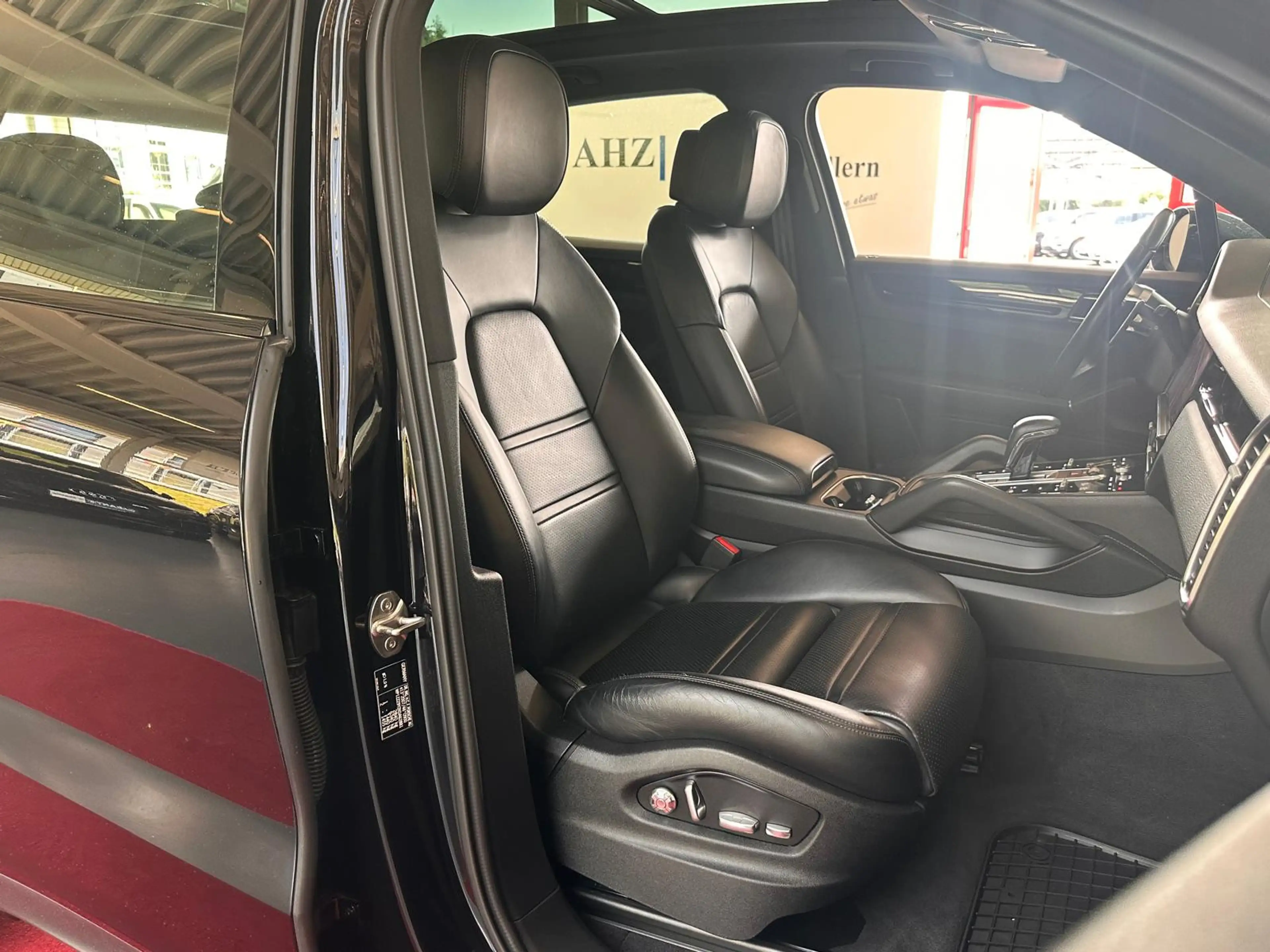 Porsche Cayenne S STNDHZG PANO 14WEGE ACC LANE TOTWINK — photo 11