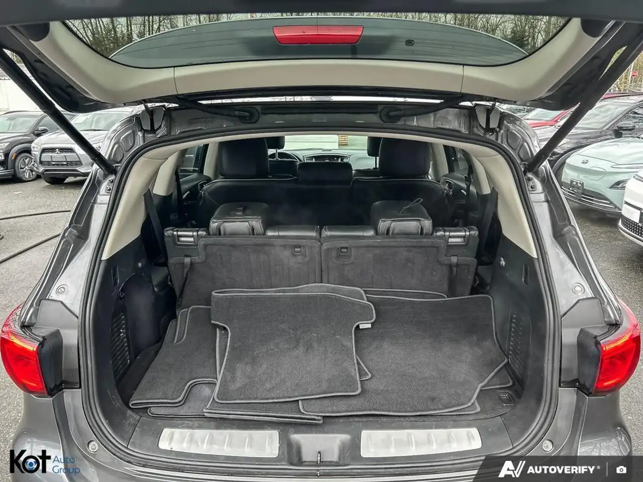 Infiniti QX60 снимка Infiniti QX60