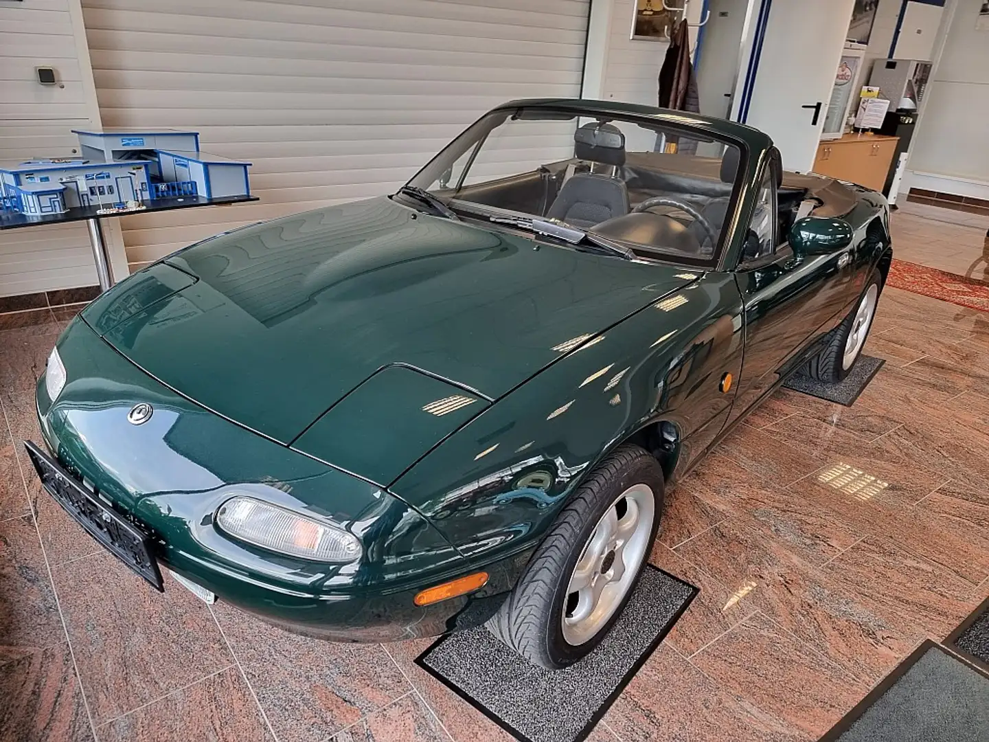 Mazda MX-5 1,6i Grün - 1