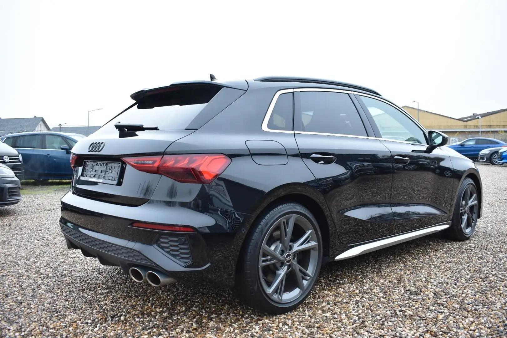 Audi S3 Sportback 2.0 TFSI quattro Matrix B&O Schwarz - 2