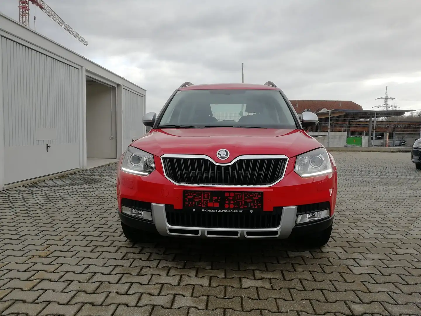 Skoda Yeti Outdoor 2,0 TDI SCR 4x4 Style DSG Kırmızı - 2