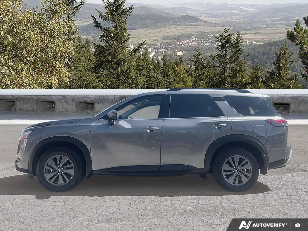 Nissan Pathfinder снимка Nissan Pathfinder