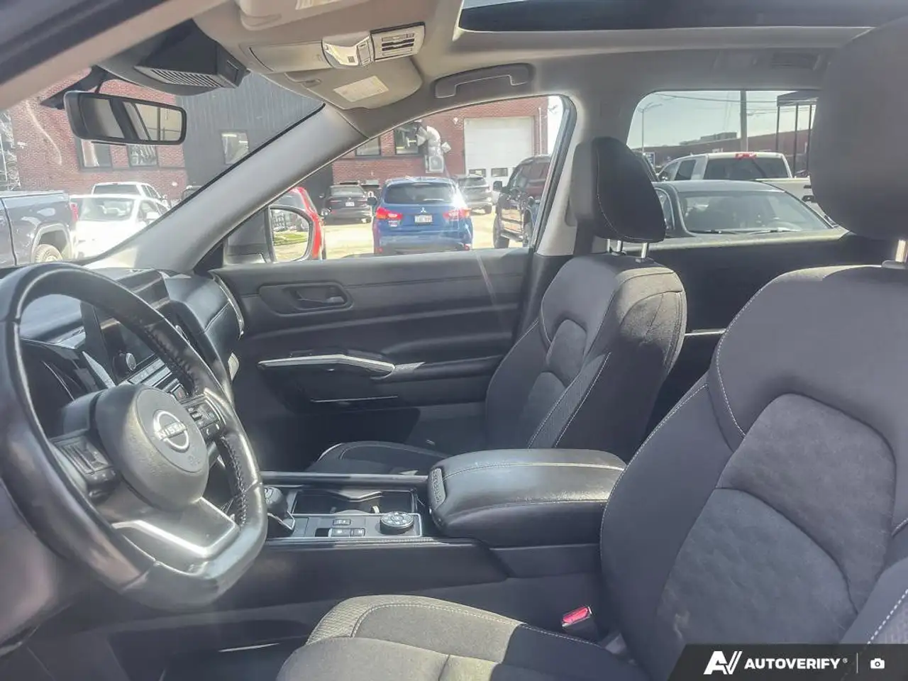 Nissan Pathfinder снимка Nissan Pathfinder