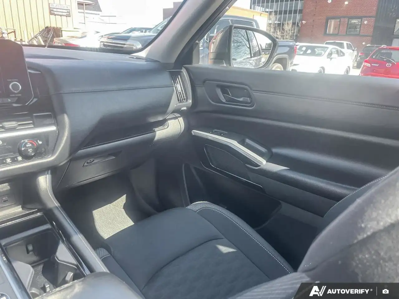 Nissan Pathfinder снимка Nissan Pathfinder