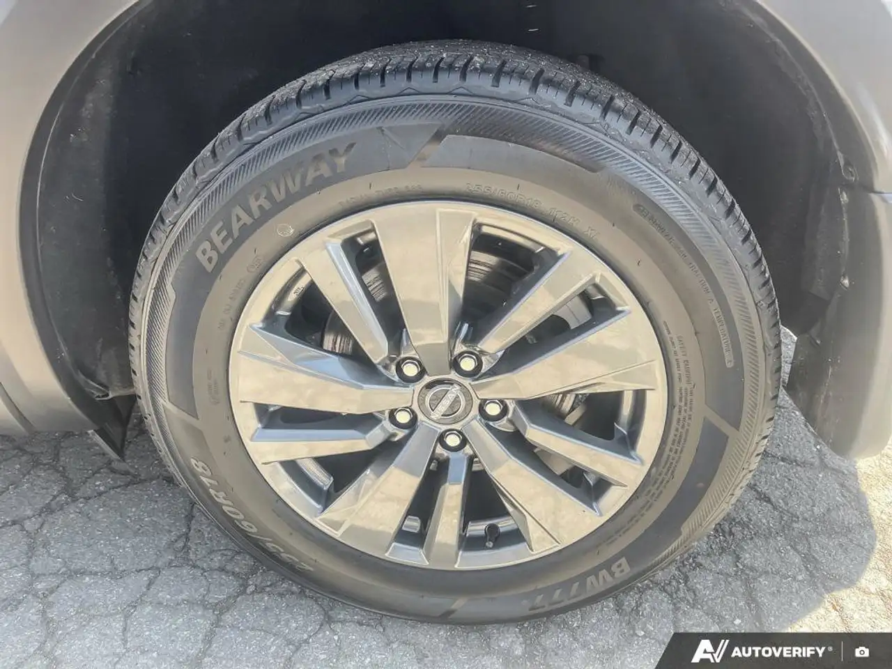 Nissan Pathfinder снимка Nissan Pathfinder