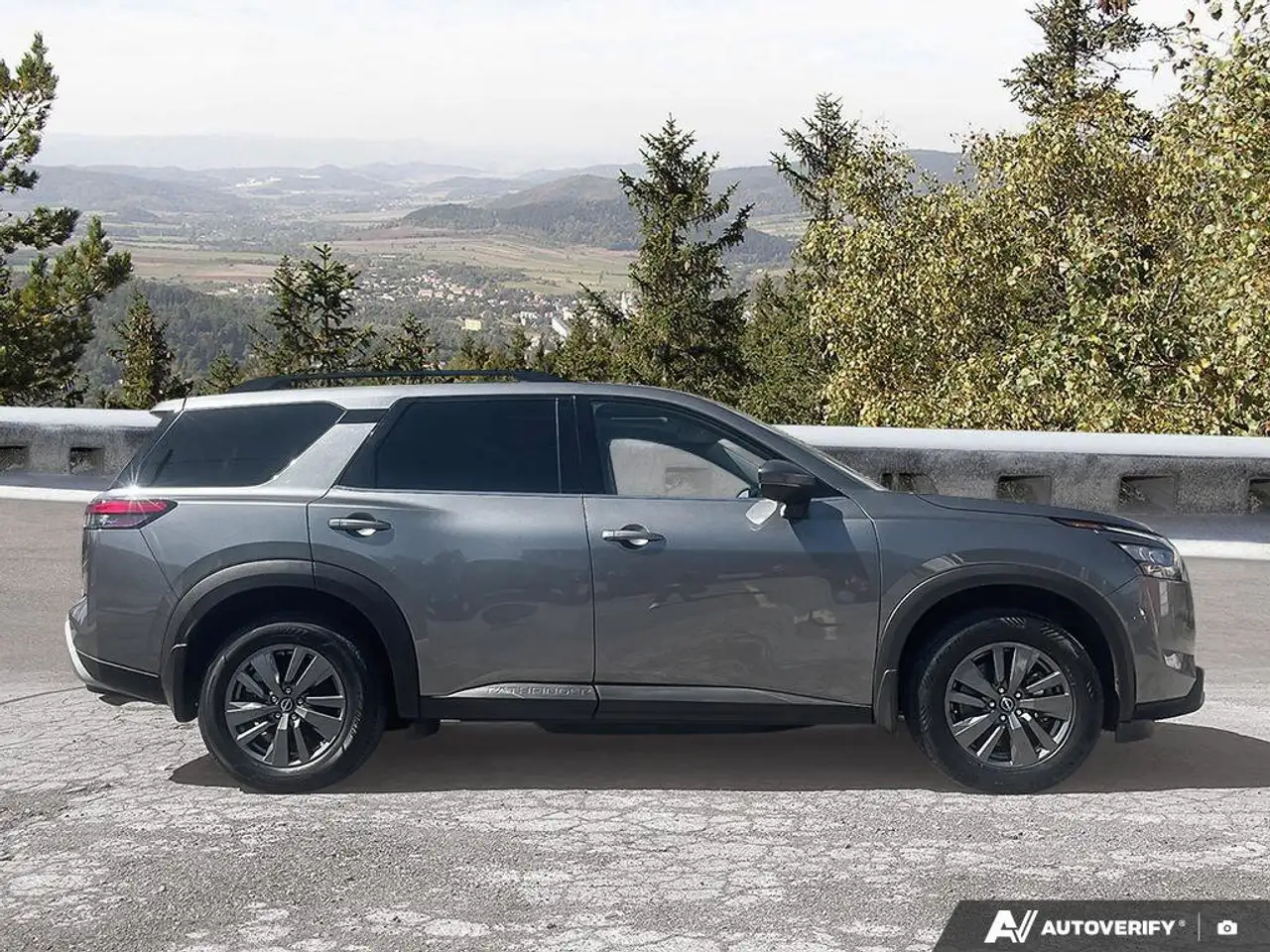 Nissan Pathfinder снимка Nissan Pathfinder