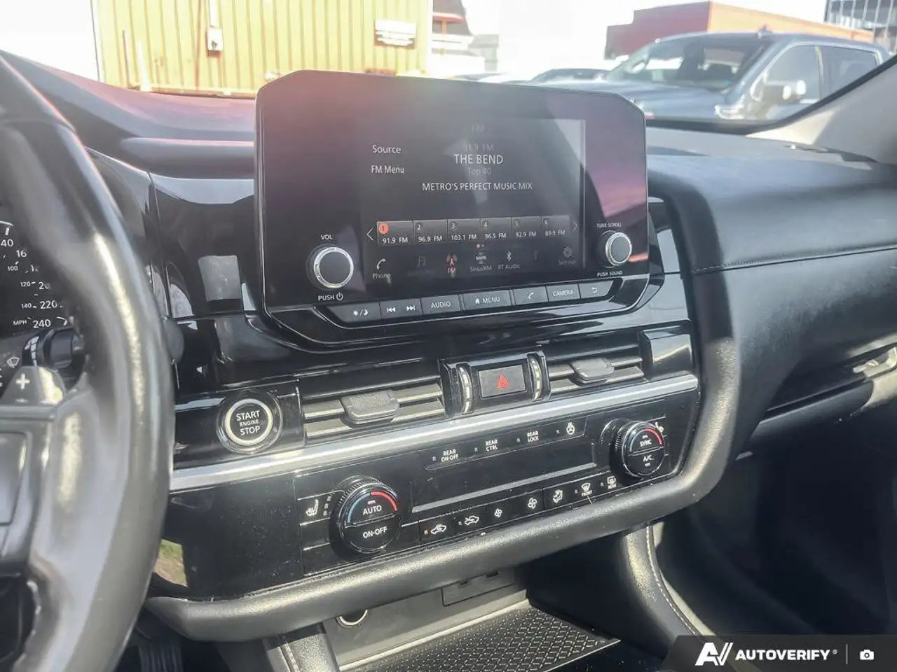 Nissan Pathfinder снимка Nissan Pathfinder